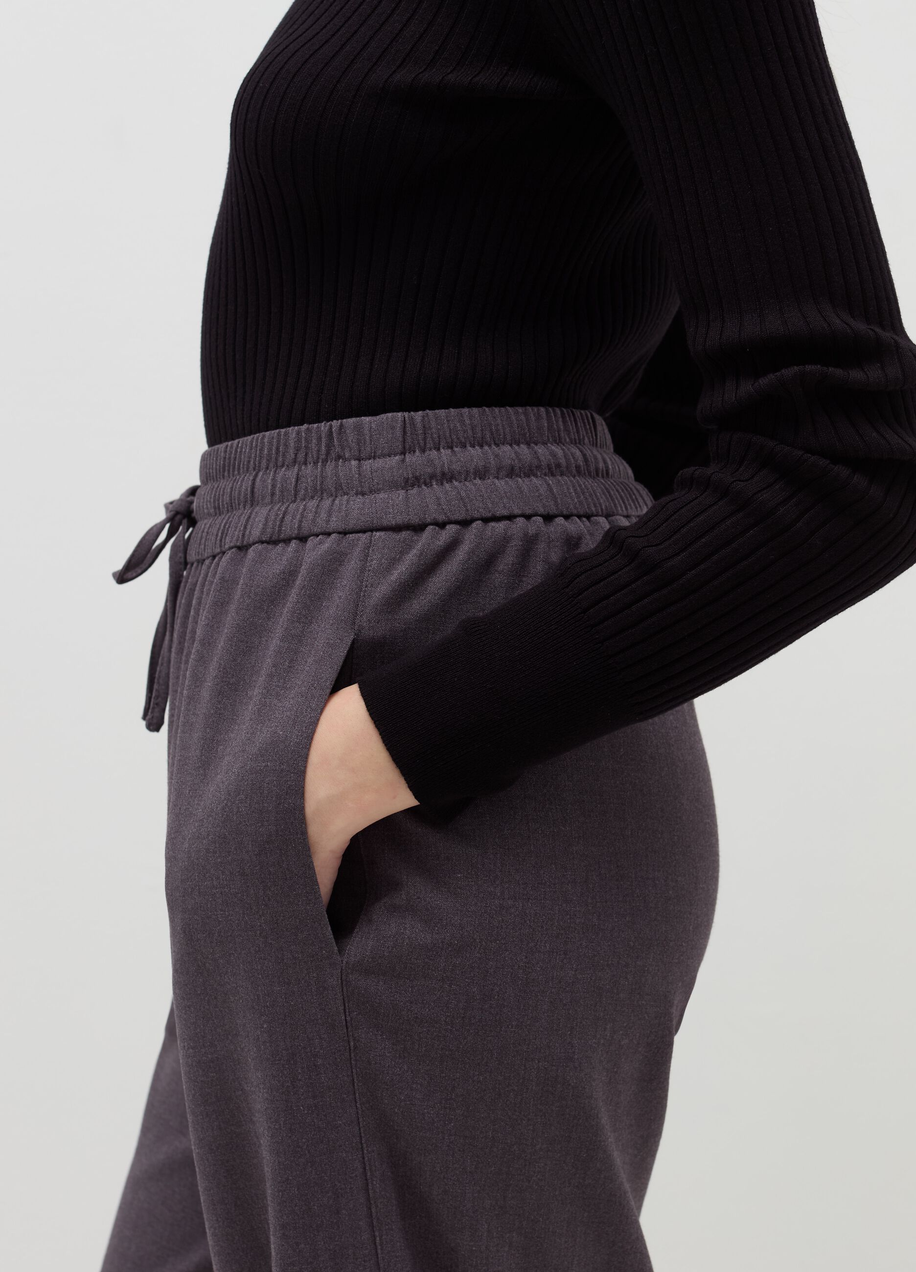 Relaxed-fit trousers with drawstring