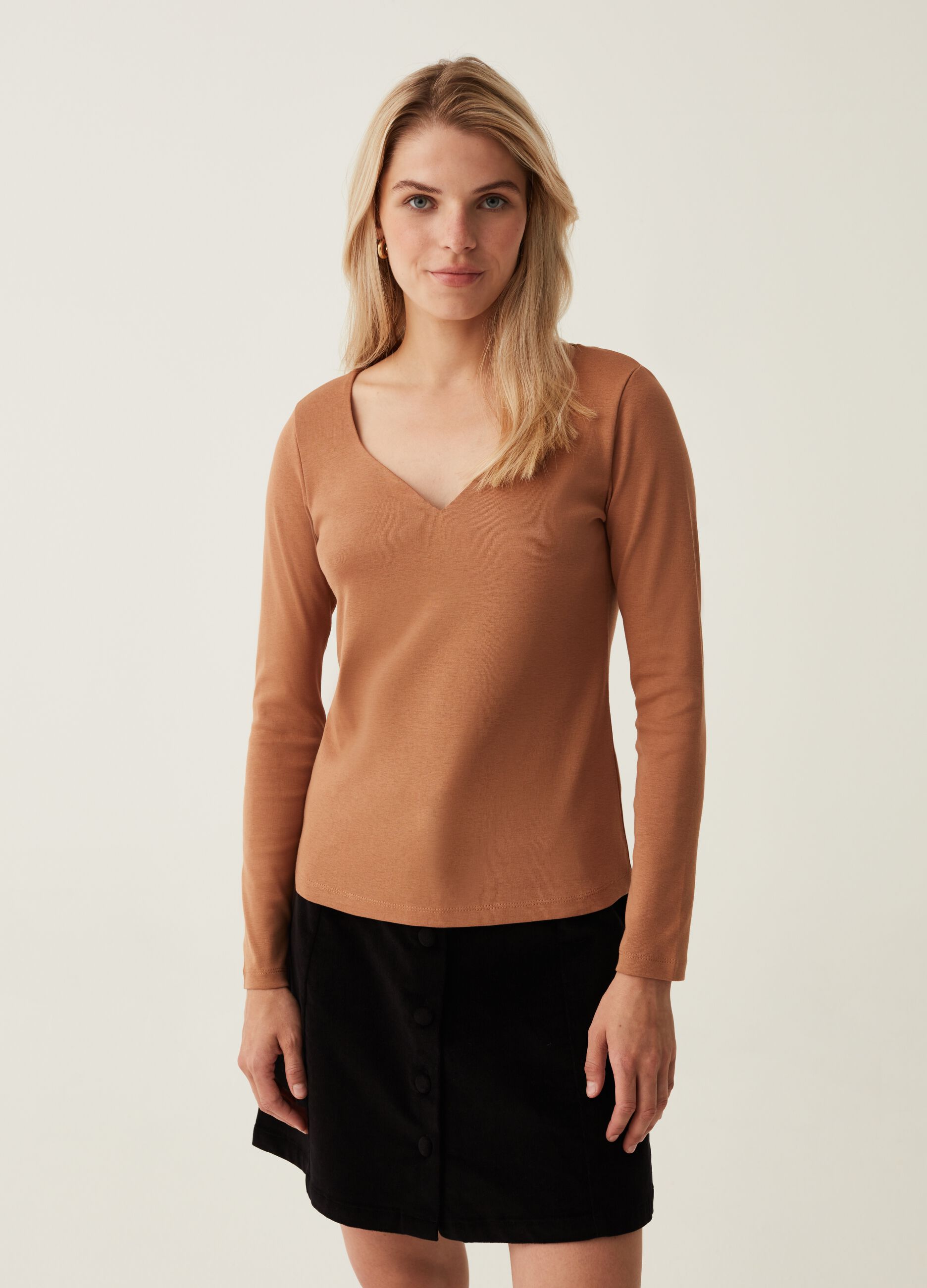 Long-sleeved T-shirt with sweetheart neck