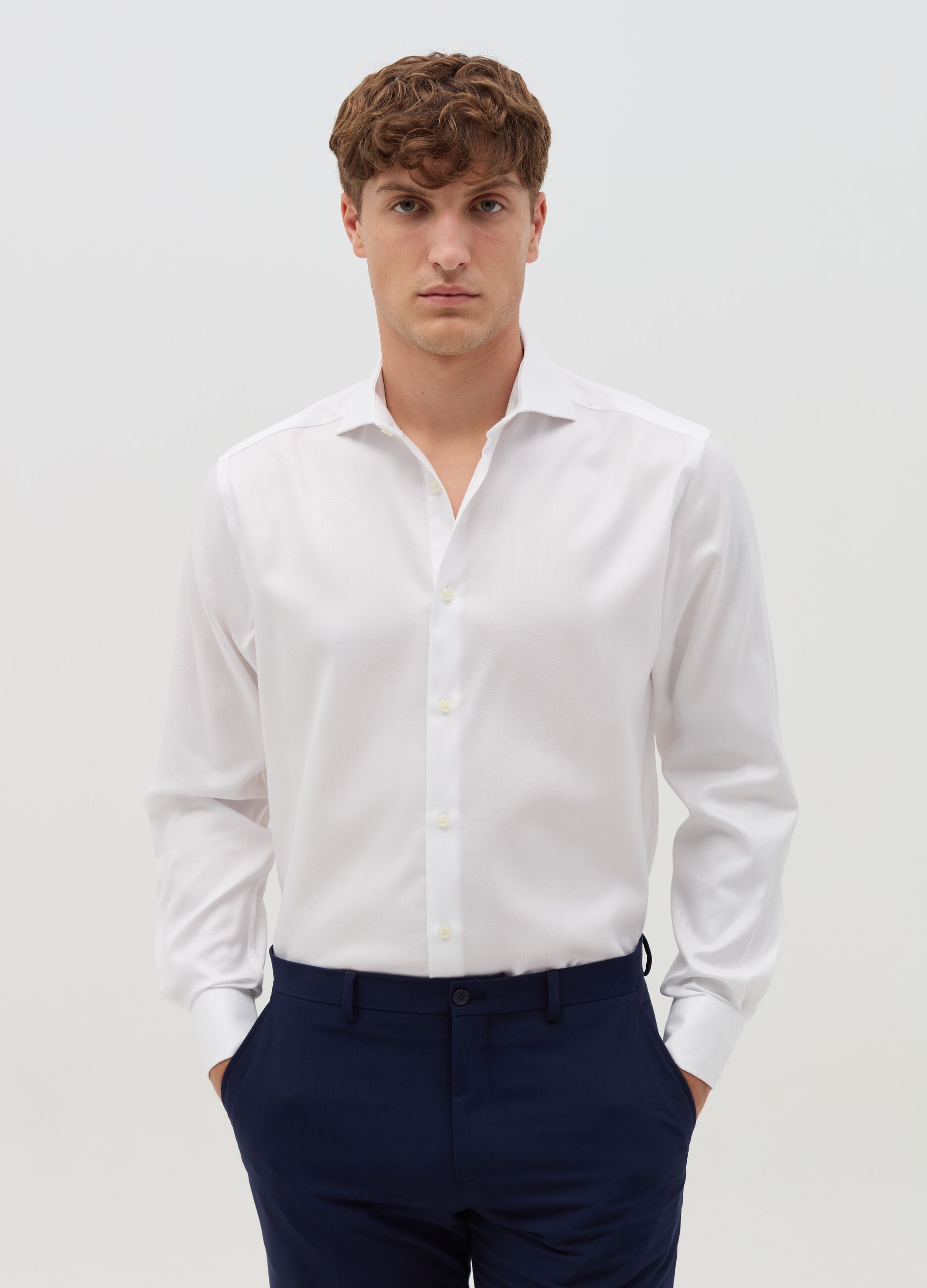 Regular-fit shirt with cut-away collar