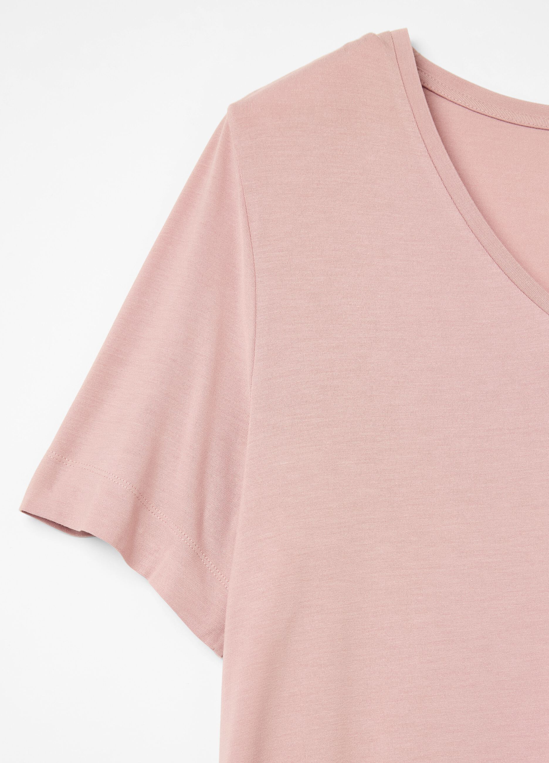 Curvy V-neck T-shirt