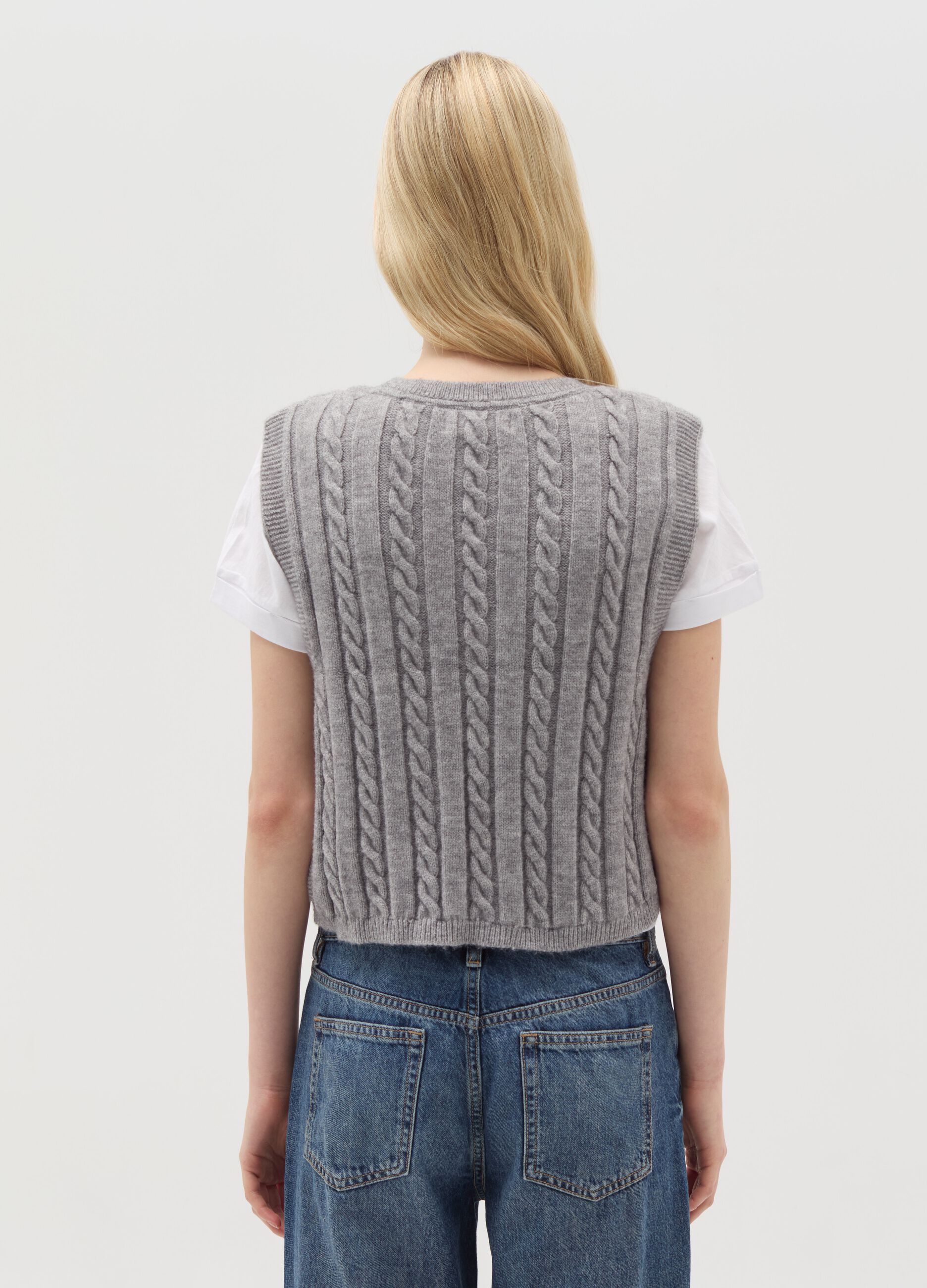 Cable-knit closed gilet with V neck