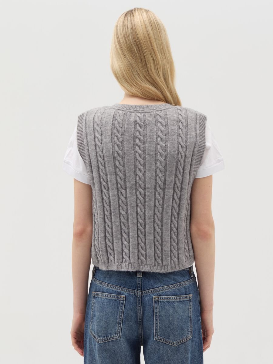 Cable-knit closed gilet with V neck_2