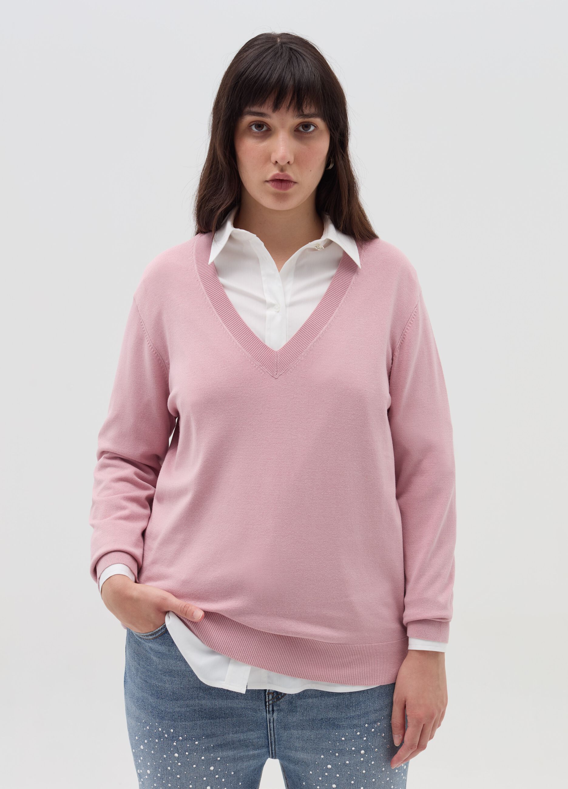 Curvy oversized pullover with V neck