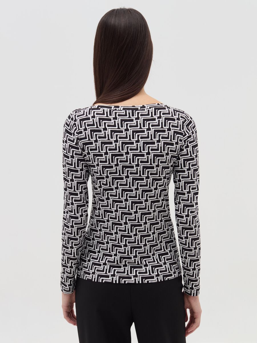 Long-sleeved T-shirt with boat neck_2