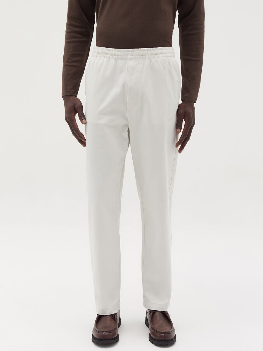 Chino trousers in stretch Oxford cotton_1