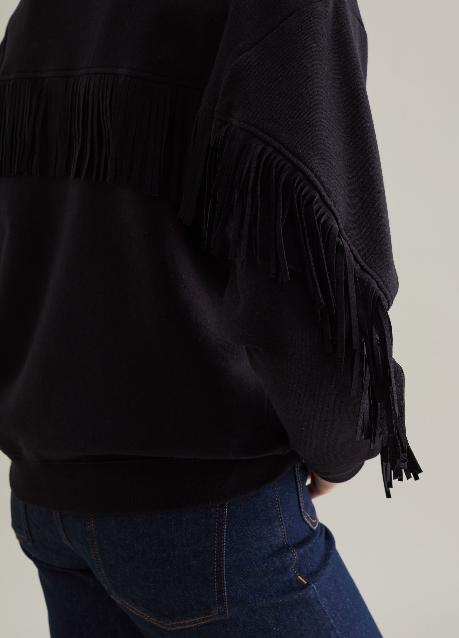 Oversized sweatshirt with fringing