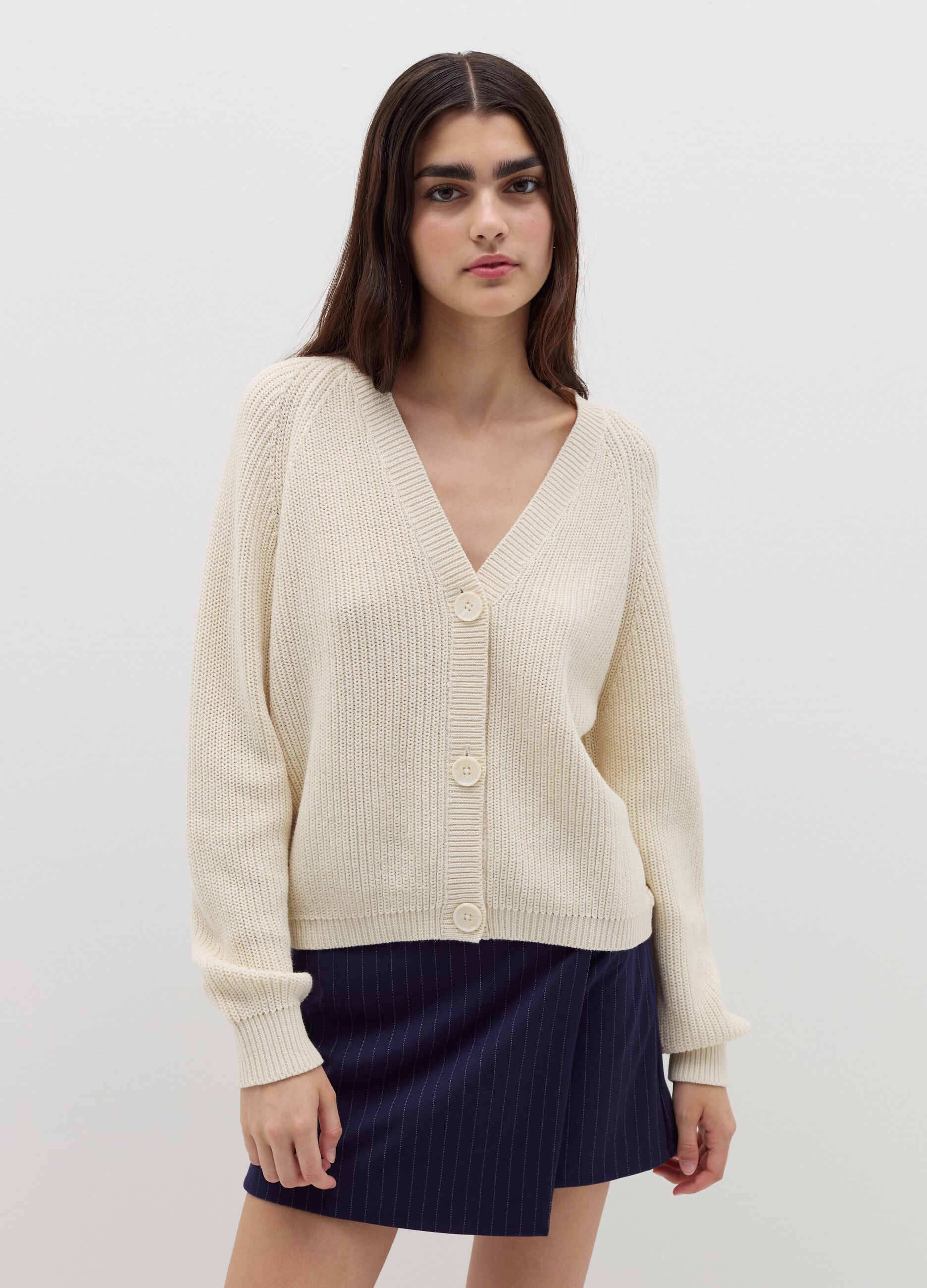 Ribbed cardigan with V neck