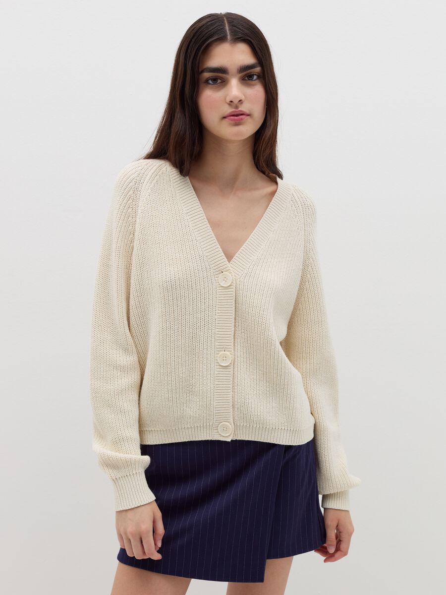 Ribbed cardigan with V neck_1