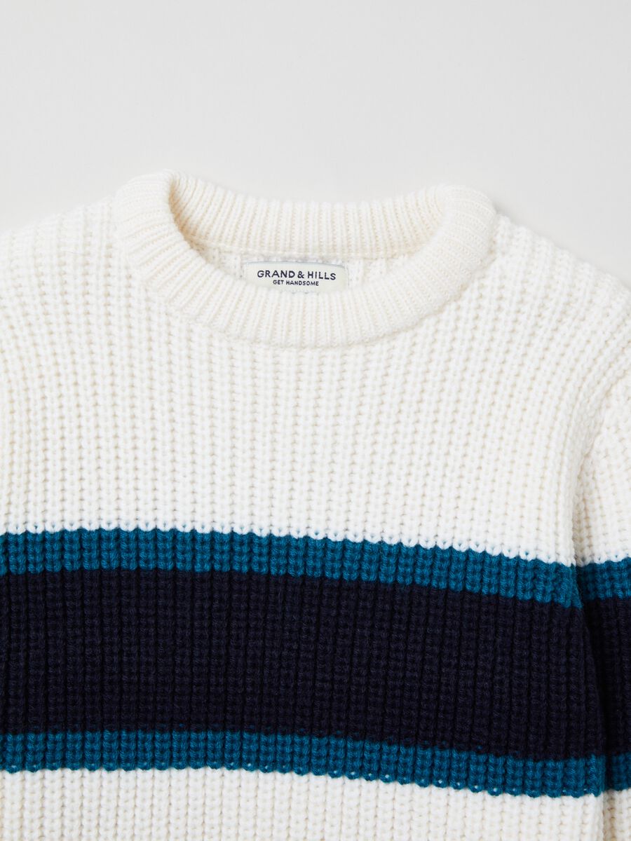 Knitted pullover with striped design_2