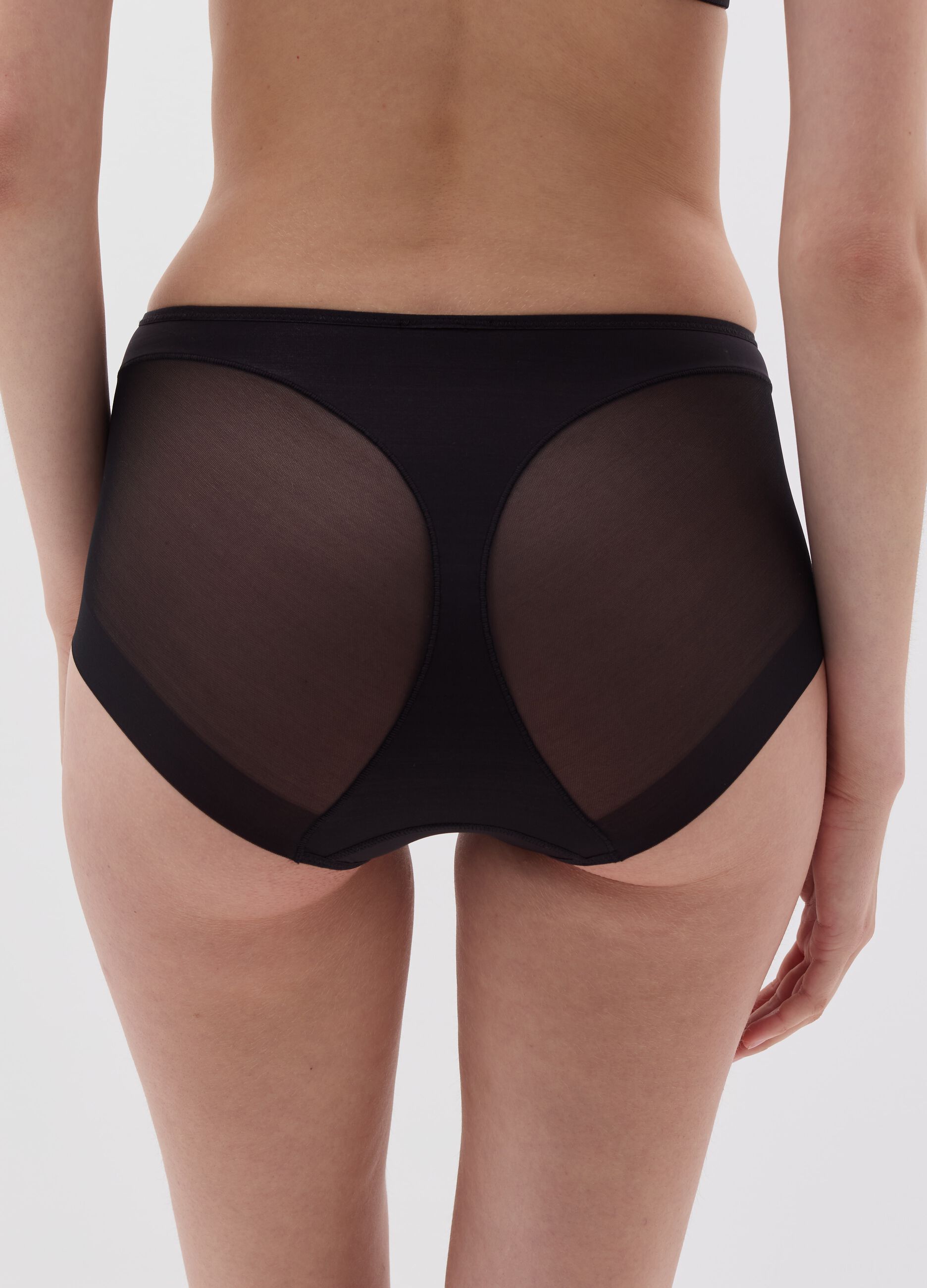 Invisible high-rise French knickers