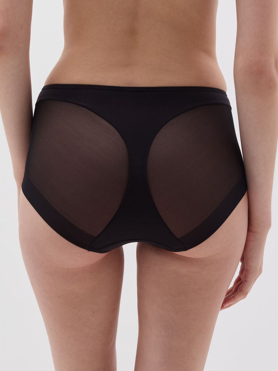 Invisible high-rise French knickers_3