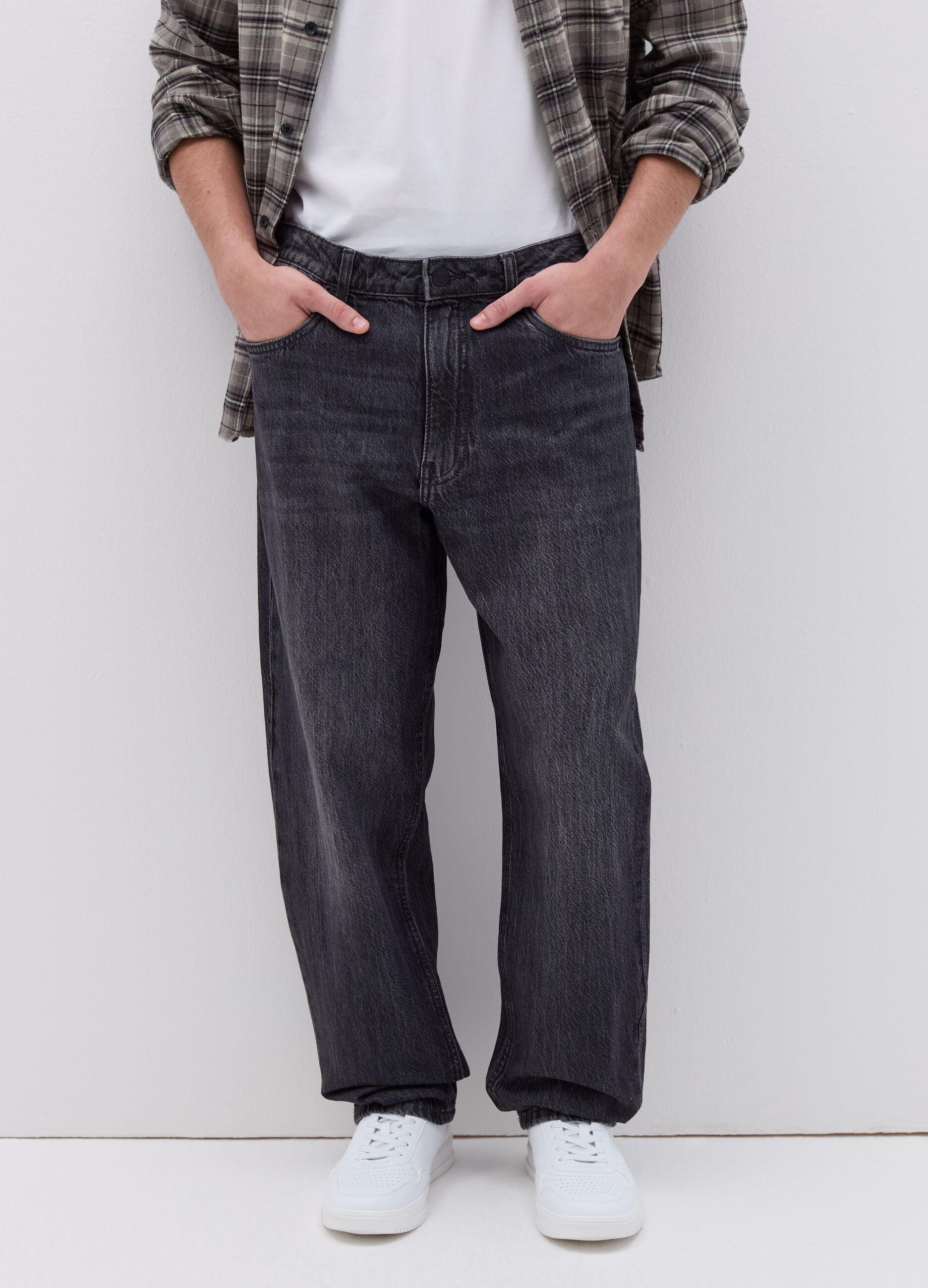 Baggy-fit jeans with five pockets