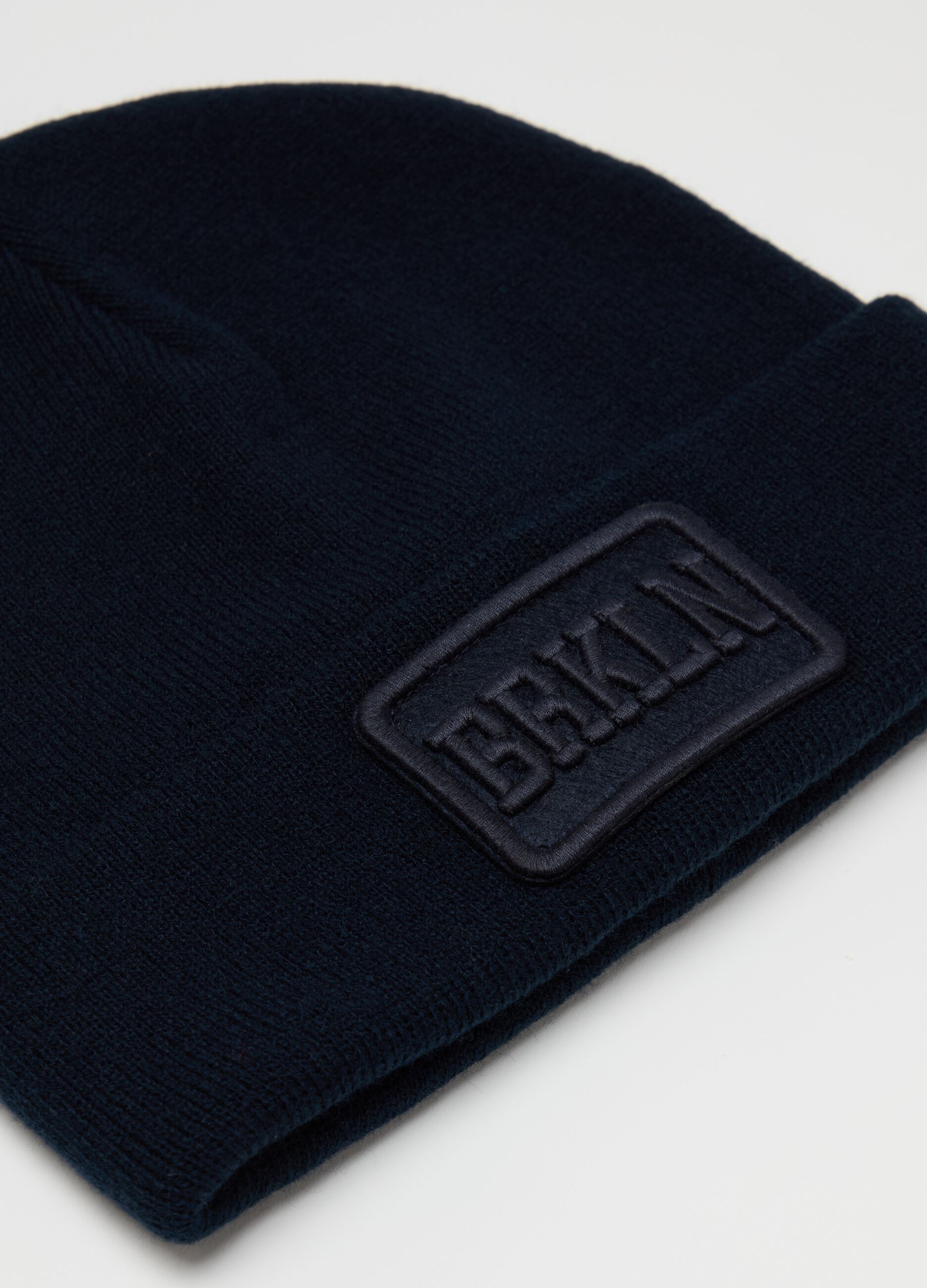 Berretto in maglia con patch "BRKLN"