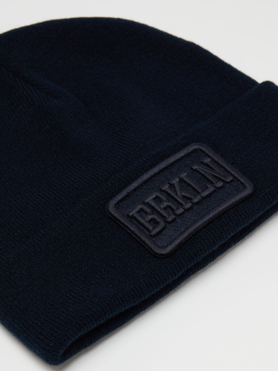 Knitted hat with "BRKLN" patch_1