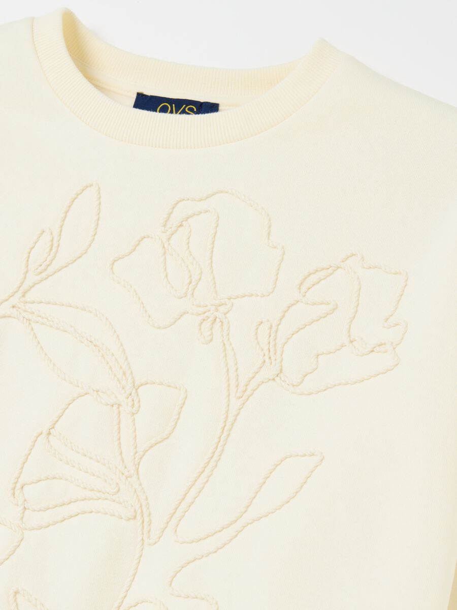 Sweatshirt with floral embroidery and round neck_5