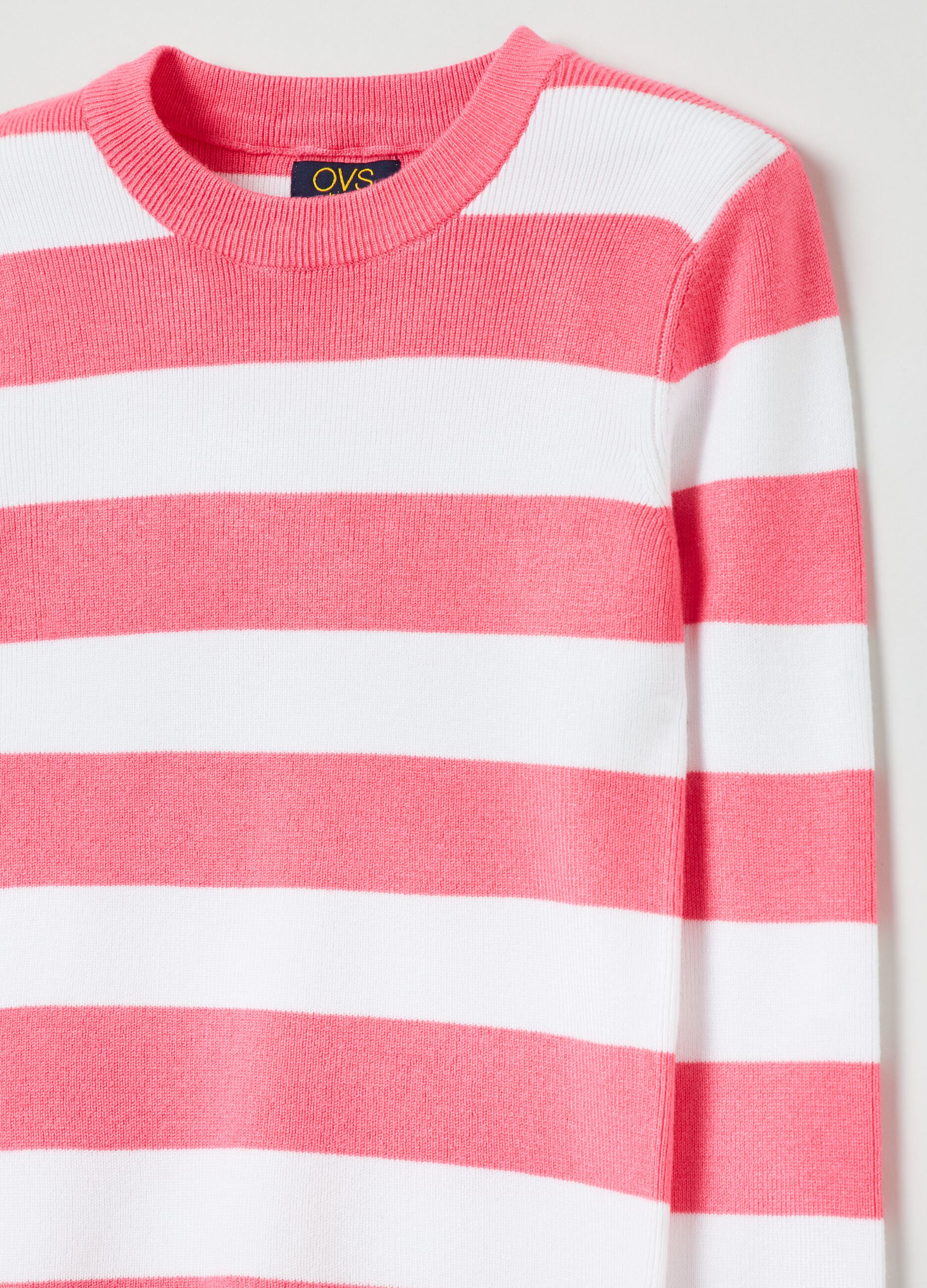 Round neck pullover with stripes