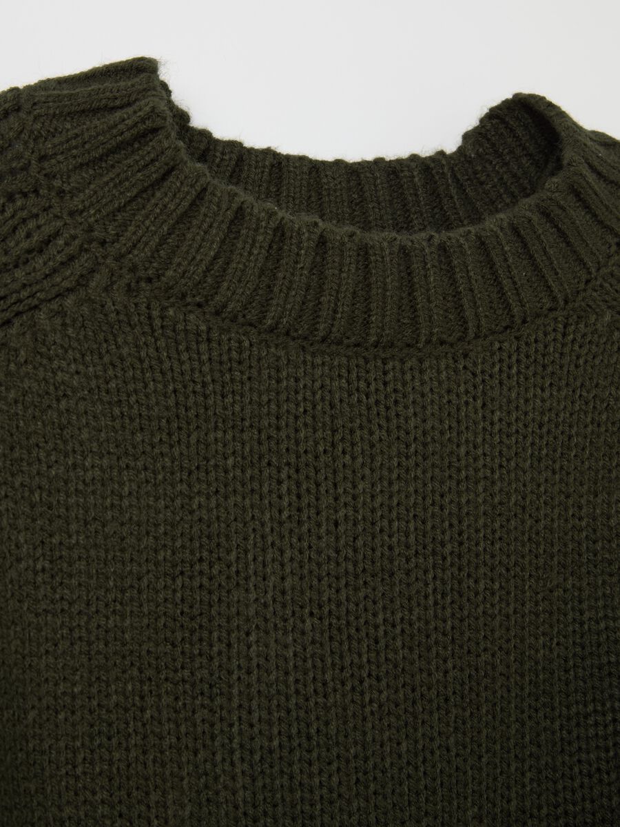 Pullover with raglan sleeves_5