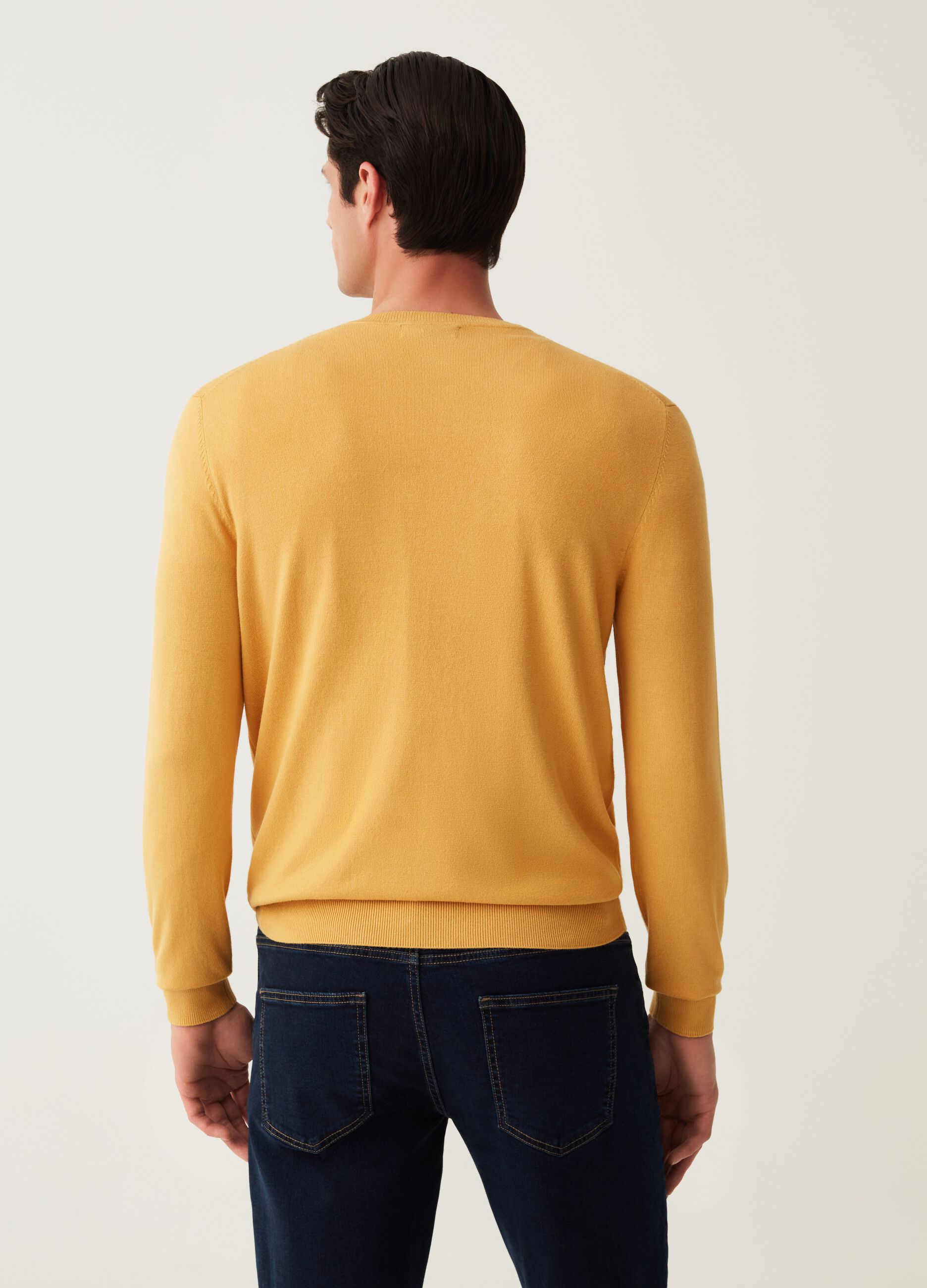 Round neck pullover