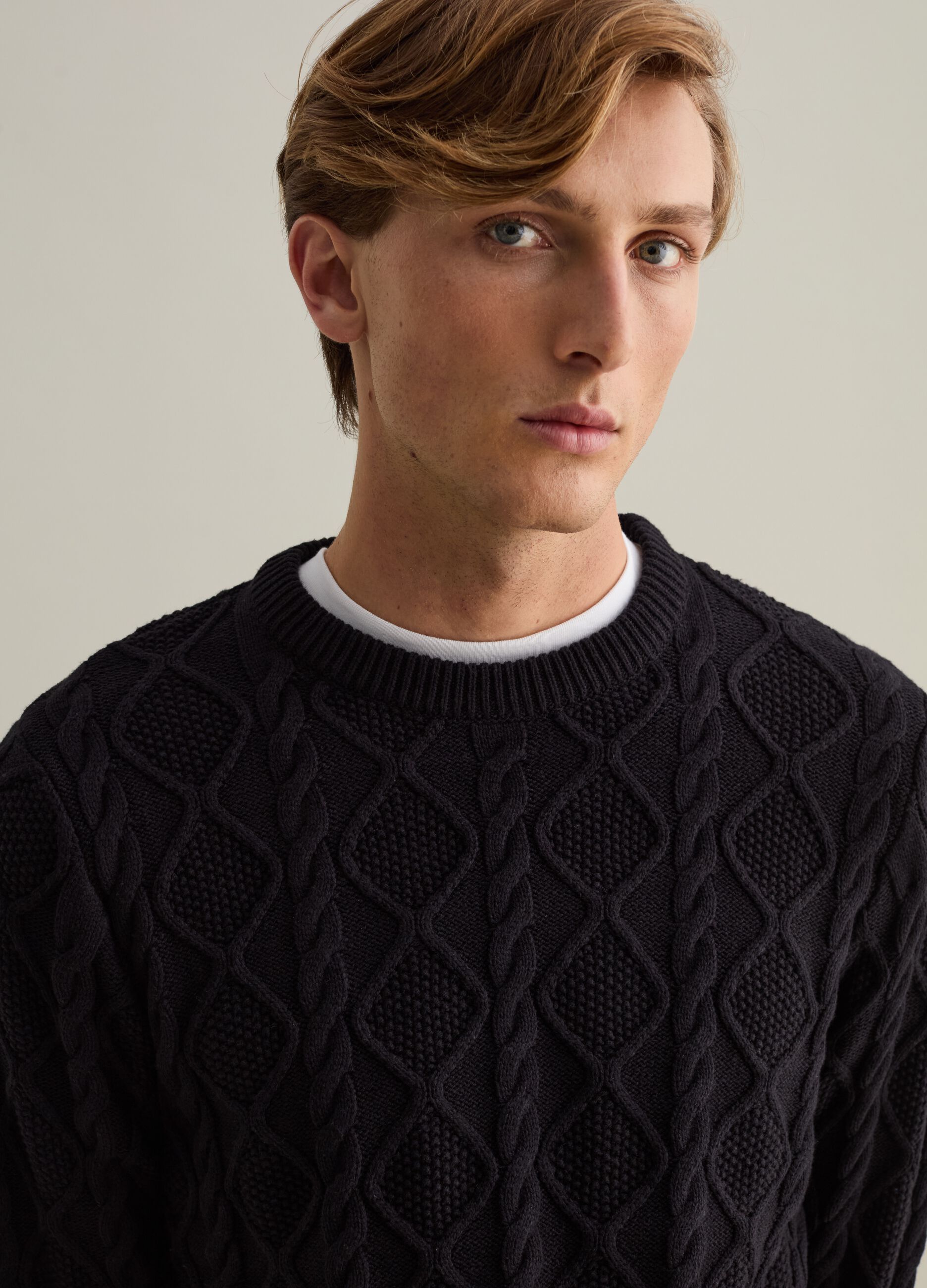 Cable-knit pullover with diamond motif