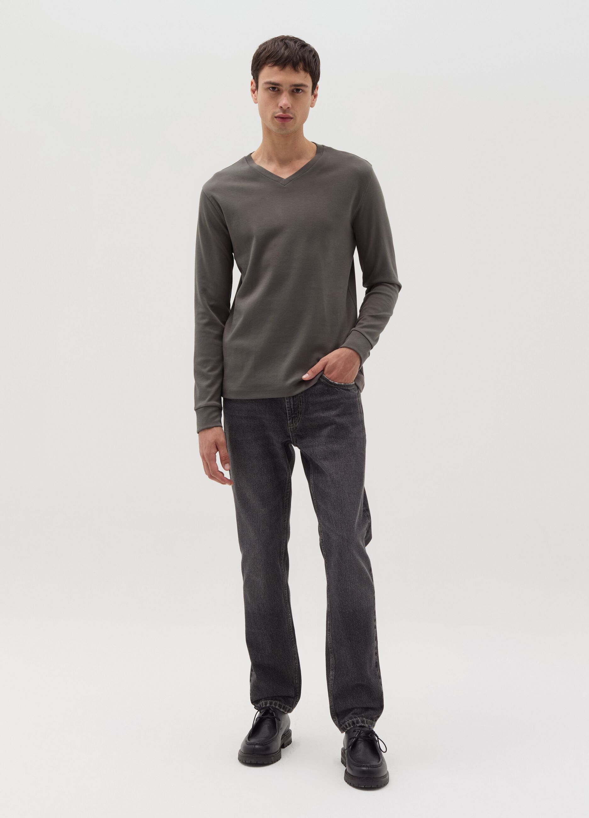 Long-sleeved T-shirt with V neck