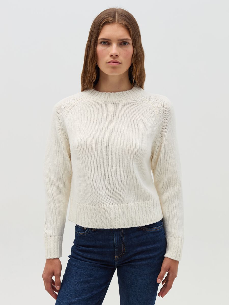 Pullover with raglan sleeves_1