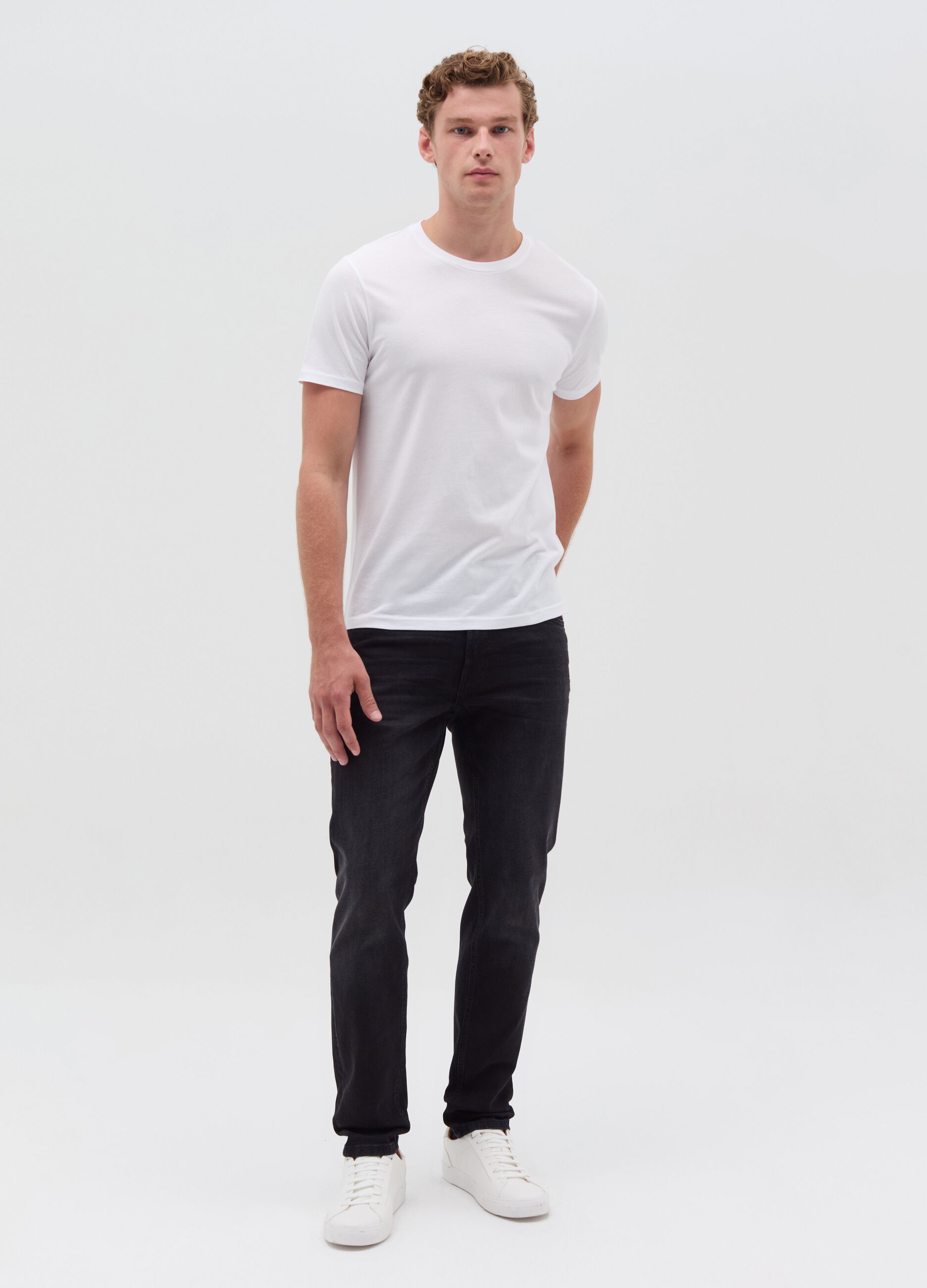 Slim-fit jeans with five pockets