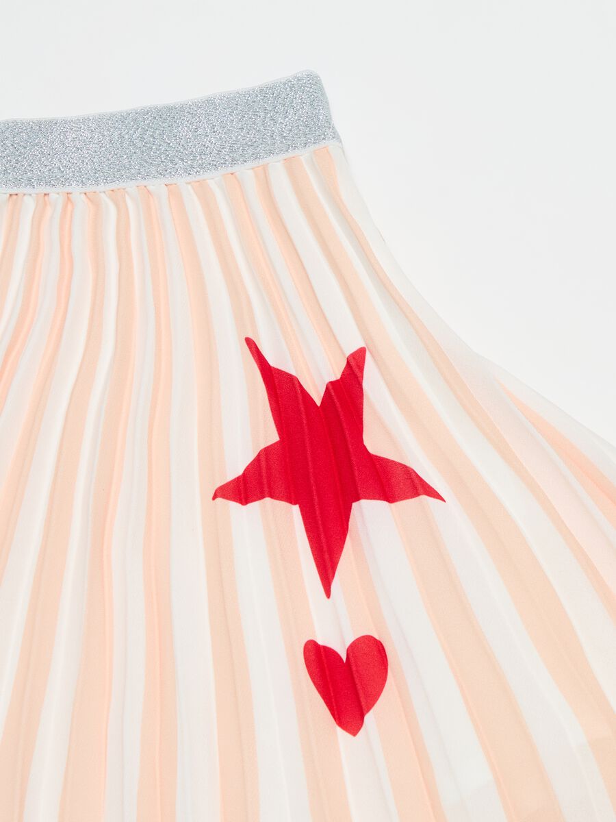 Falda plisada con estampado estrella y corazón_2