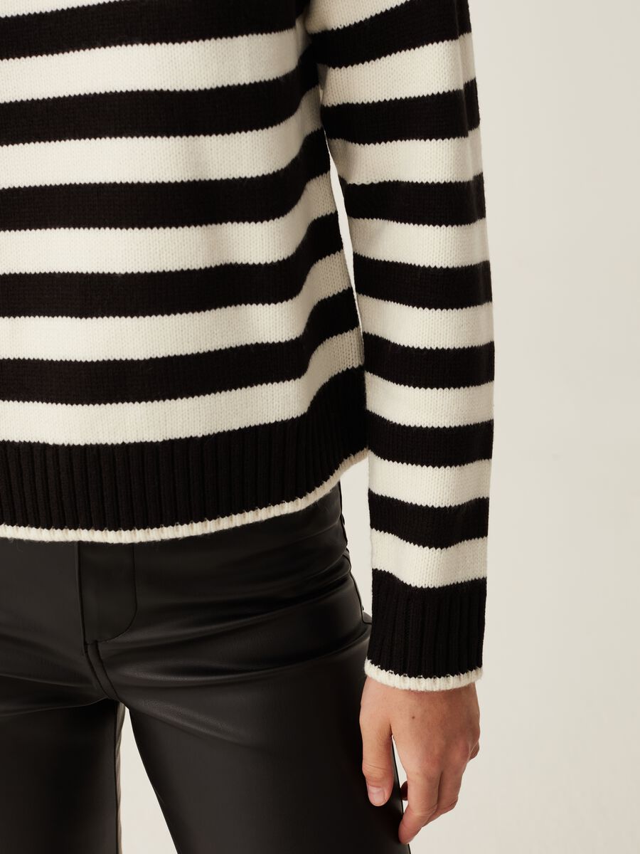 Striped pullover with mock neck_3