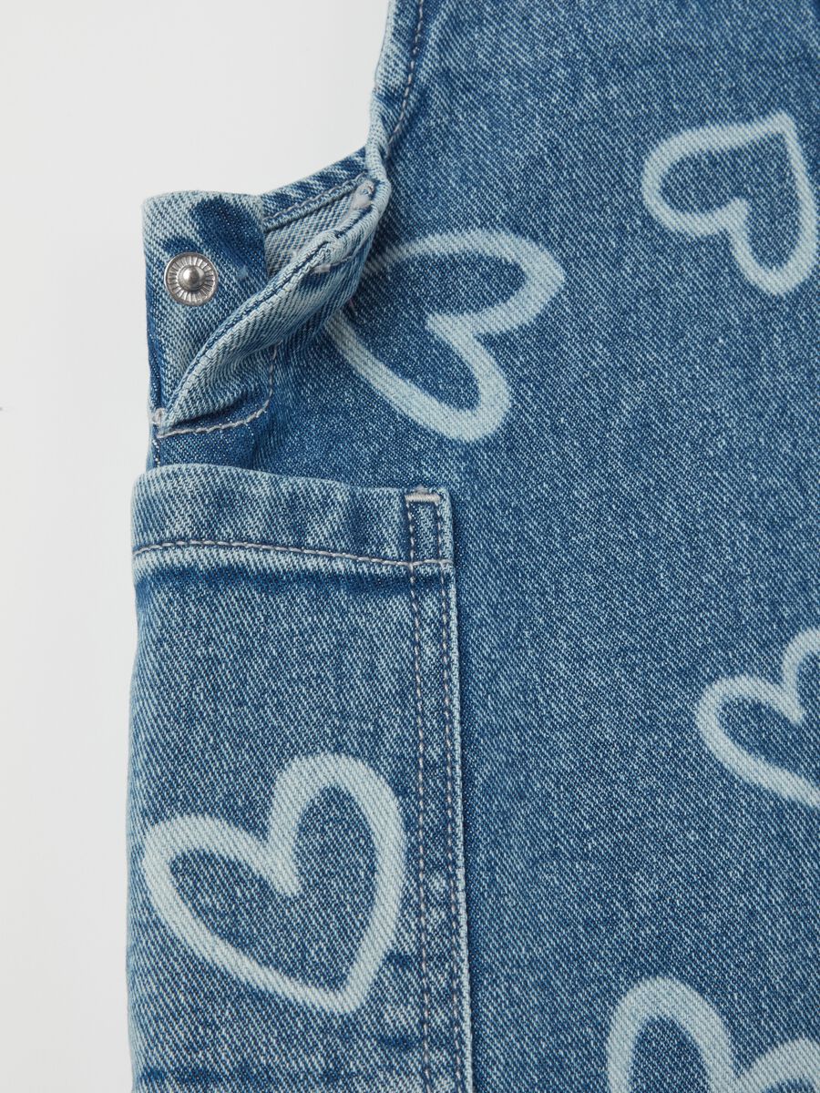 Denim pinafore with hearts print_3