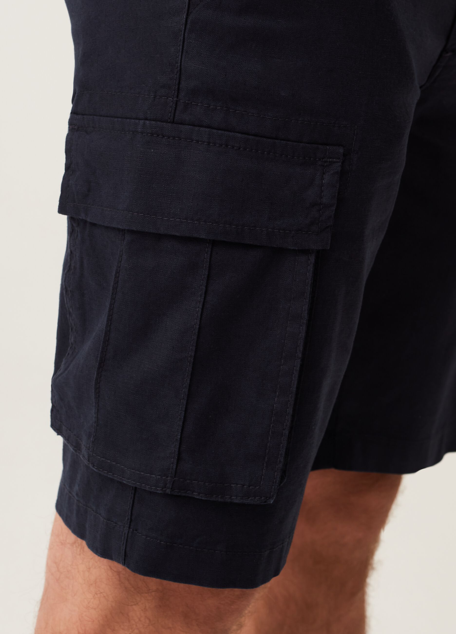 Cargo Bermuda shorts in linen and cotton