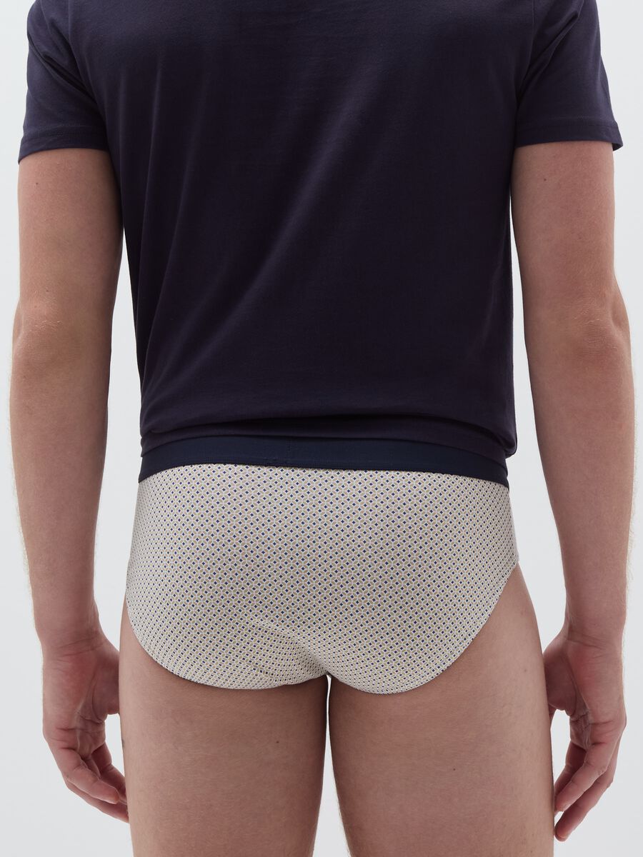 Three-pack briefs with external elastic and pattern_3