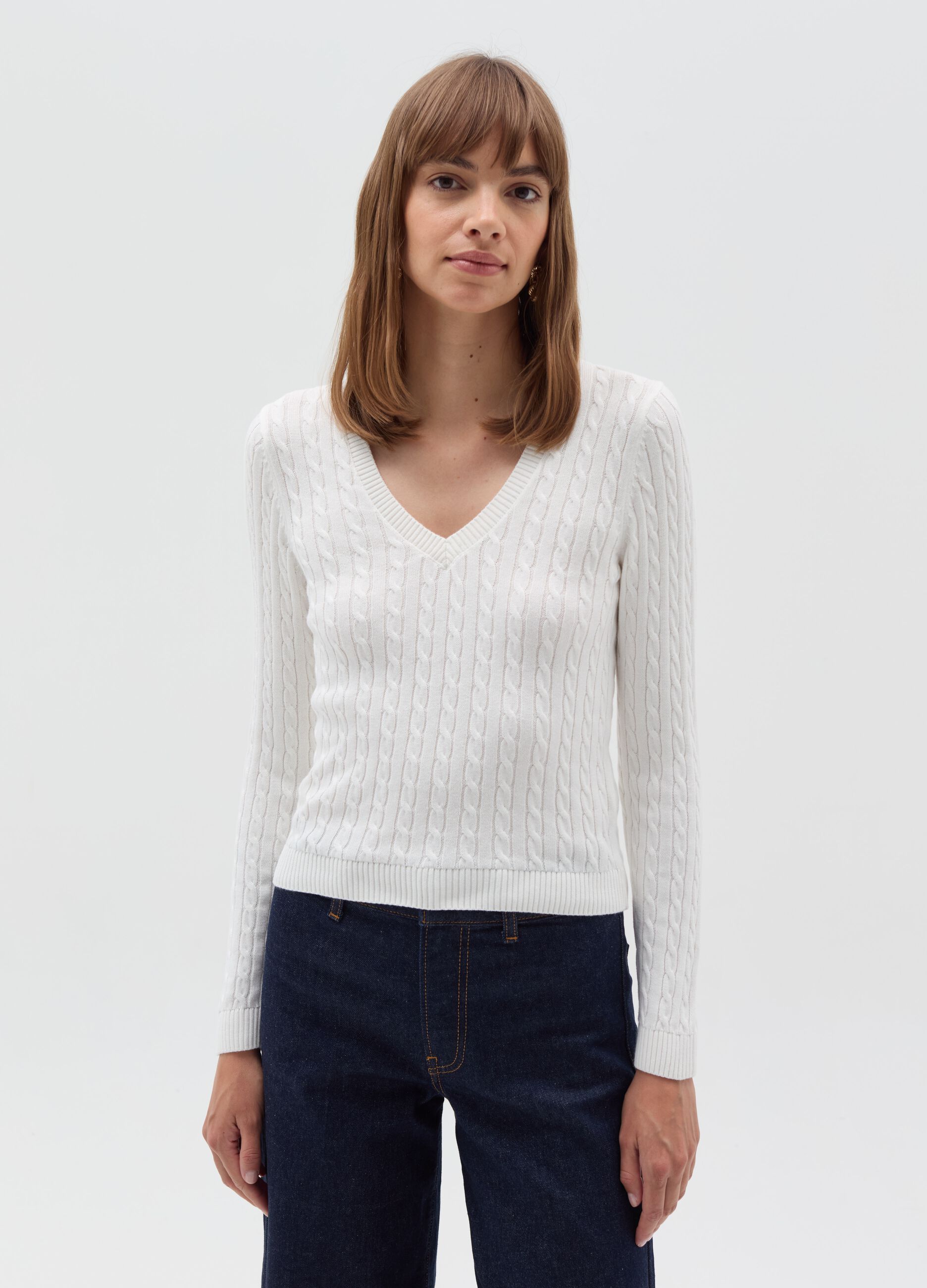 Pullover with cable design and V neck