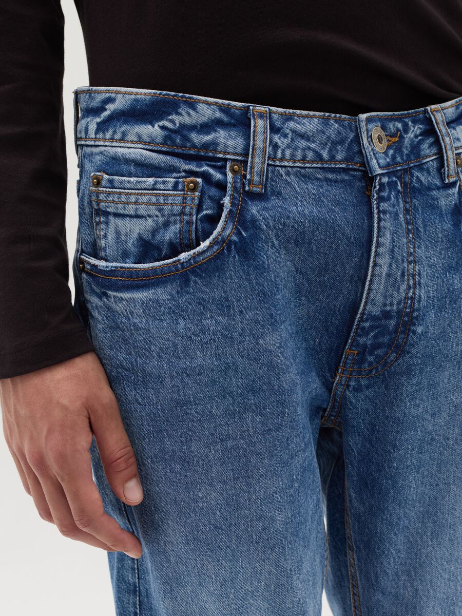 Slim-fit acid-wash jeans with fading_3