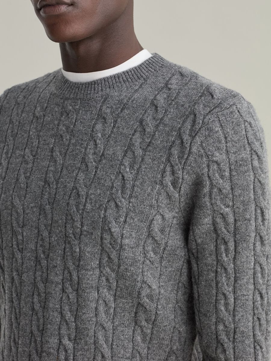 Pullover in cable-knit lambswool_2