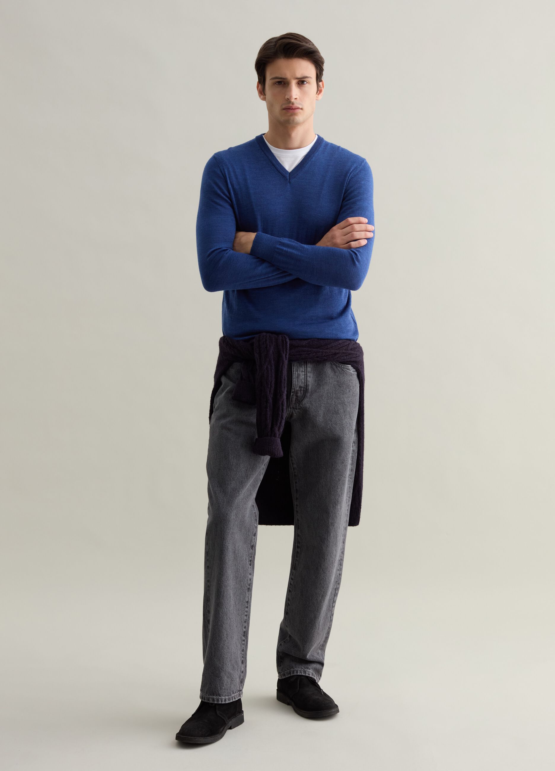 Merino wool pullover with V neck