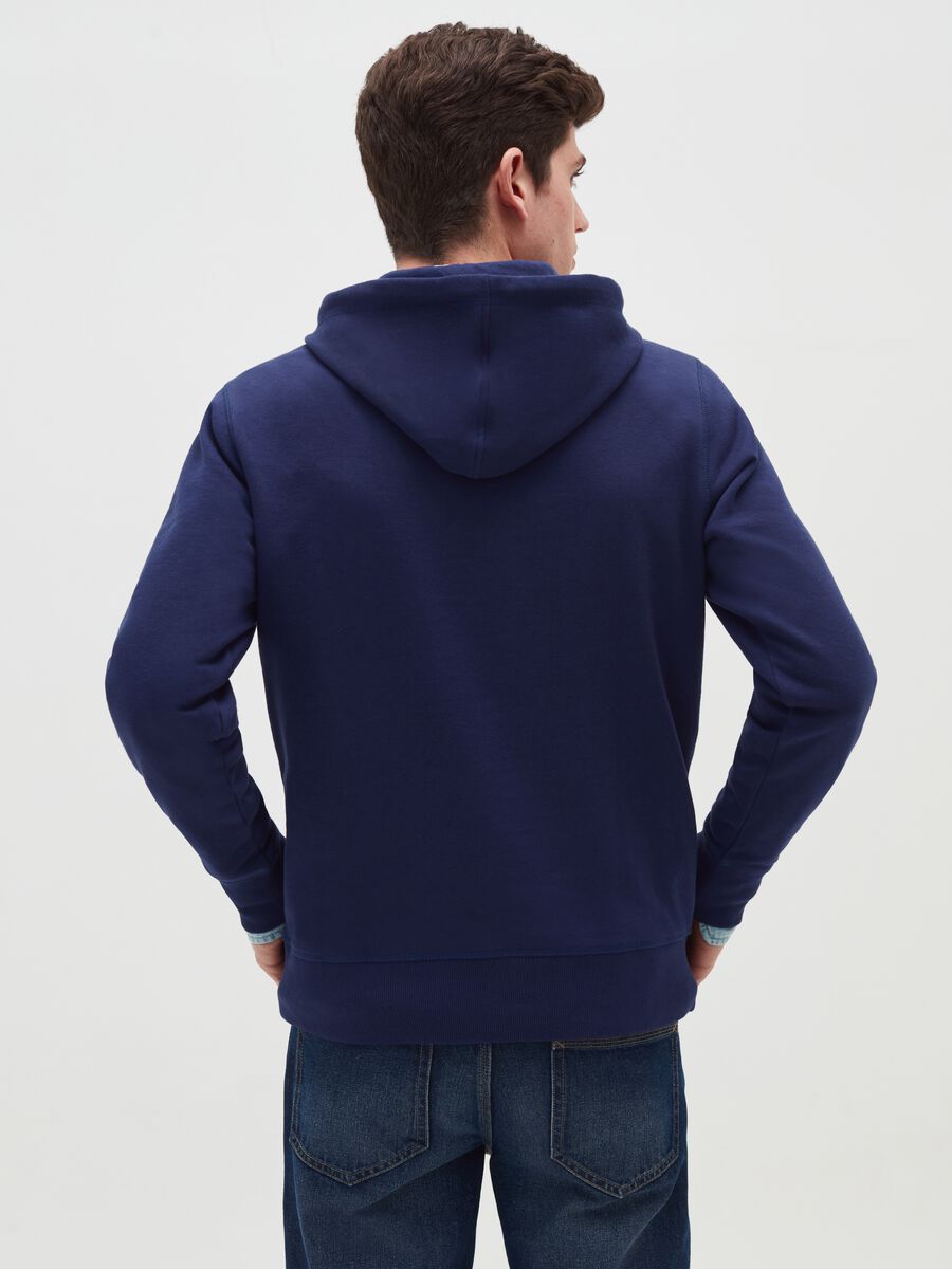 Sweatshirt with hood and pouch pocket_2