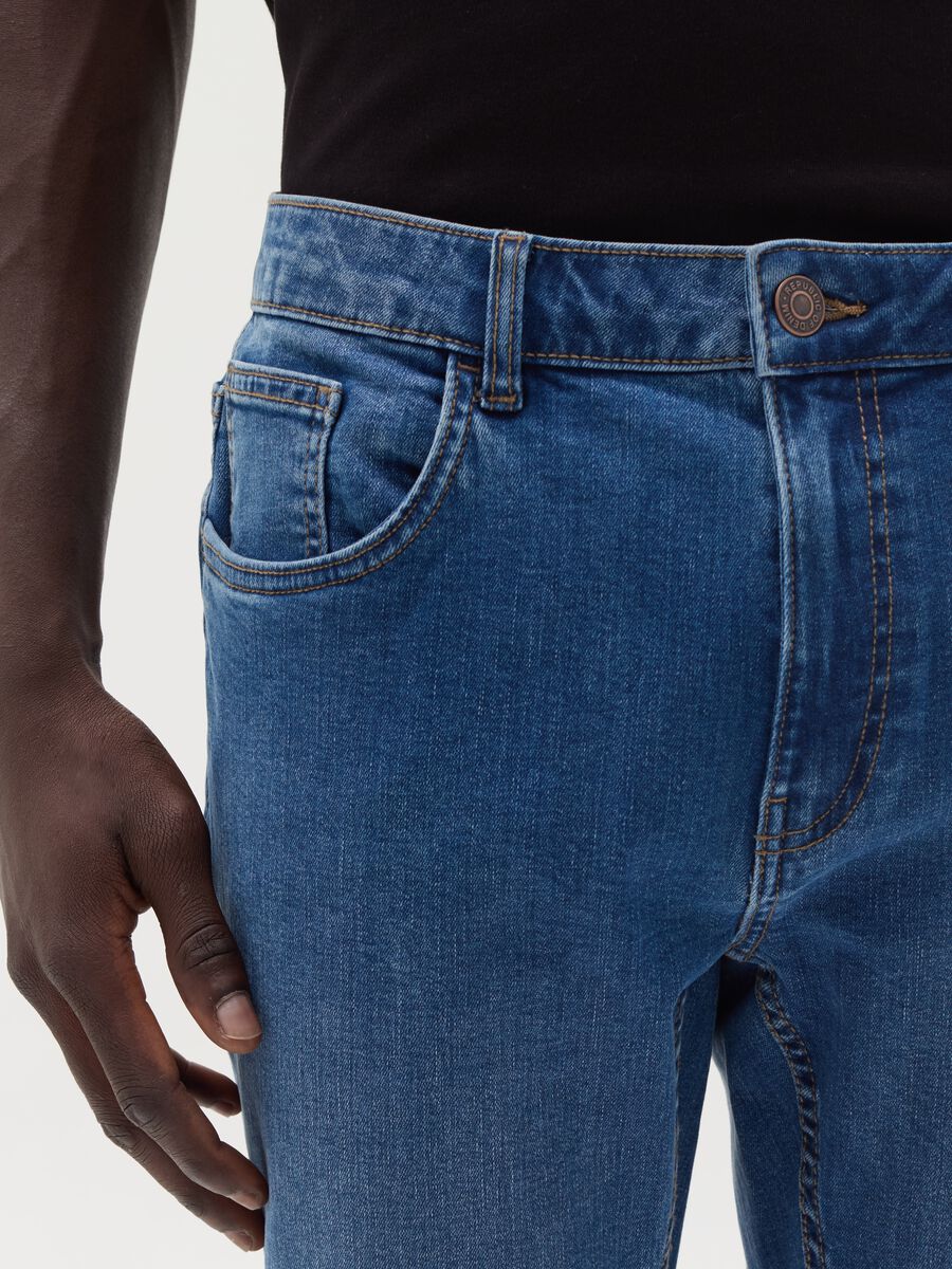 Slim-fit jeans with five pockets_3