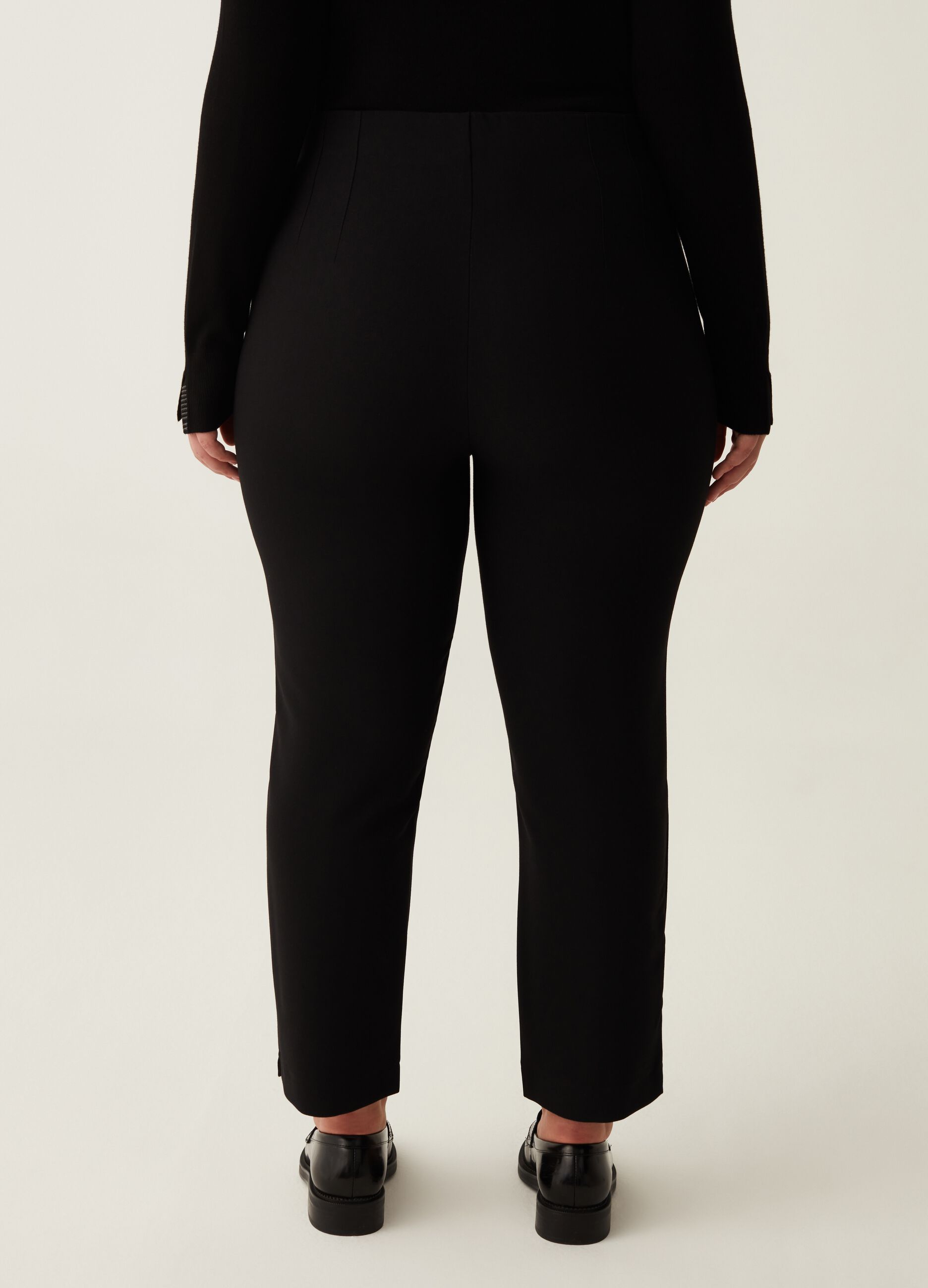 Curvy cigarette trousers with slits