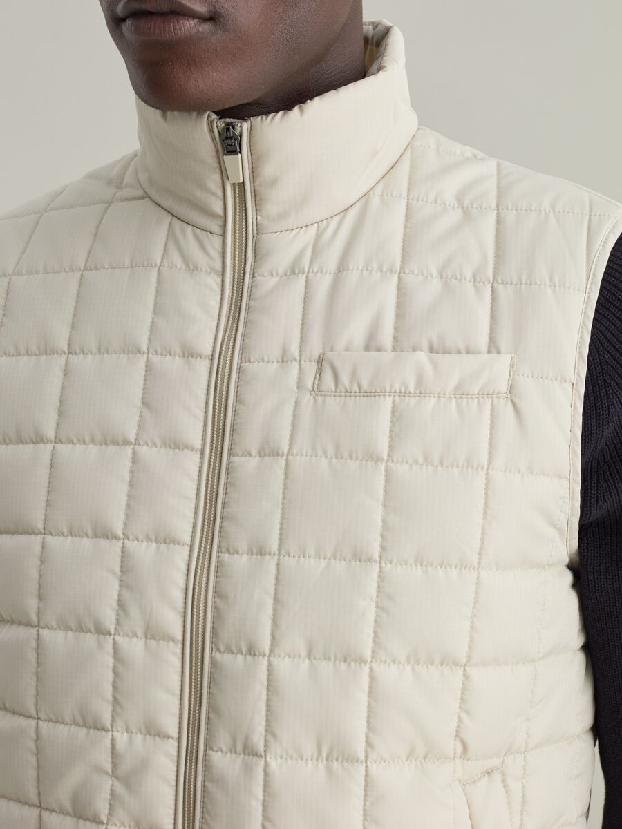 Contemporary gilet with ripstop weave_2