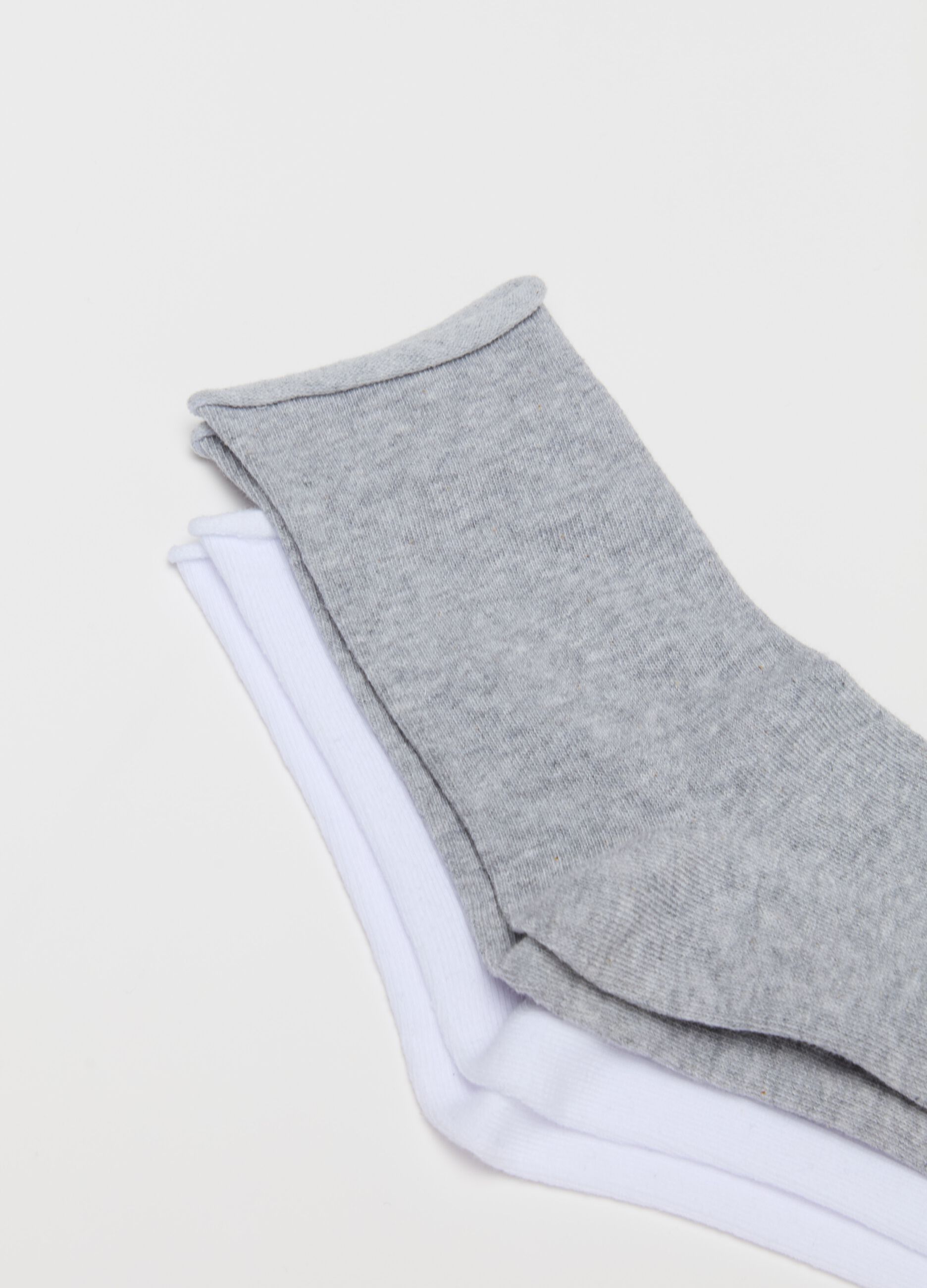 Two-pair pack short socks with rolled edging