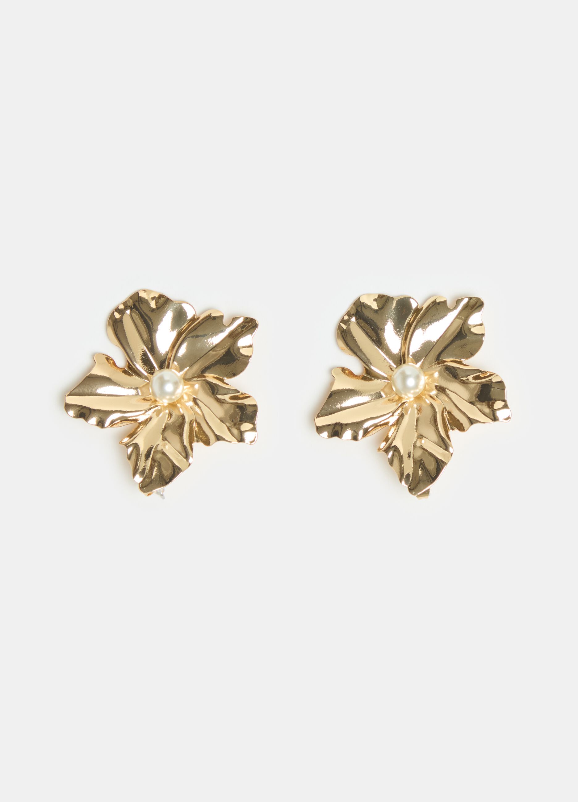 Flower earrings with pearl