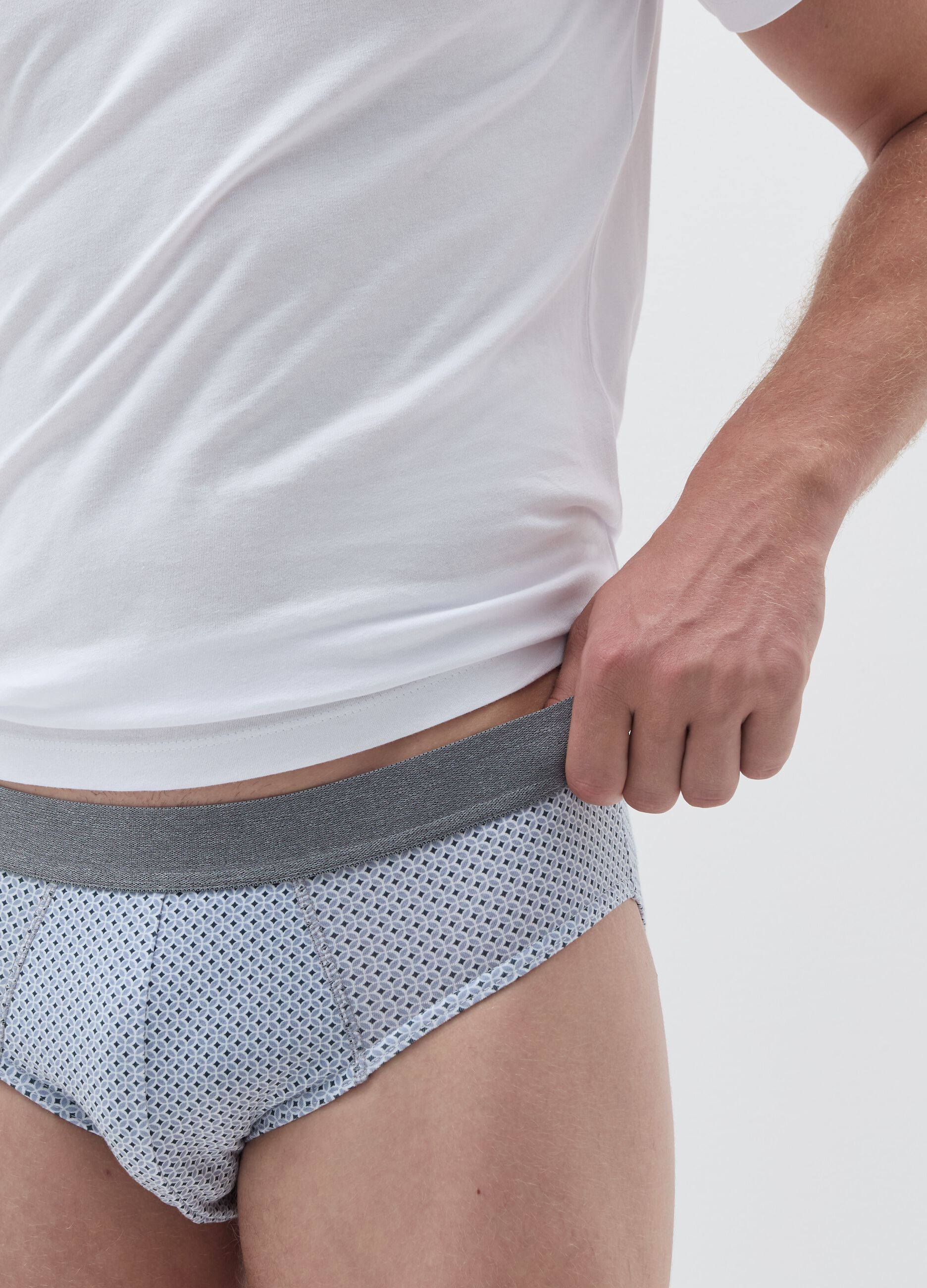 Three-pack briefs with external elastic and pattern