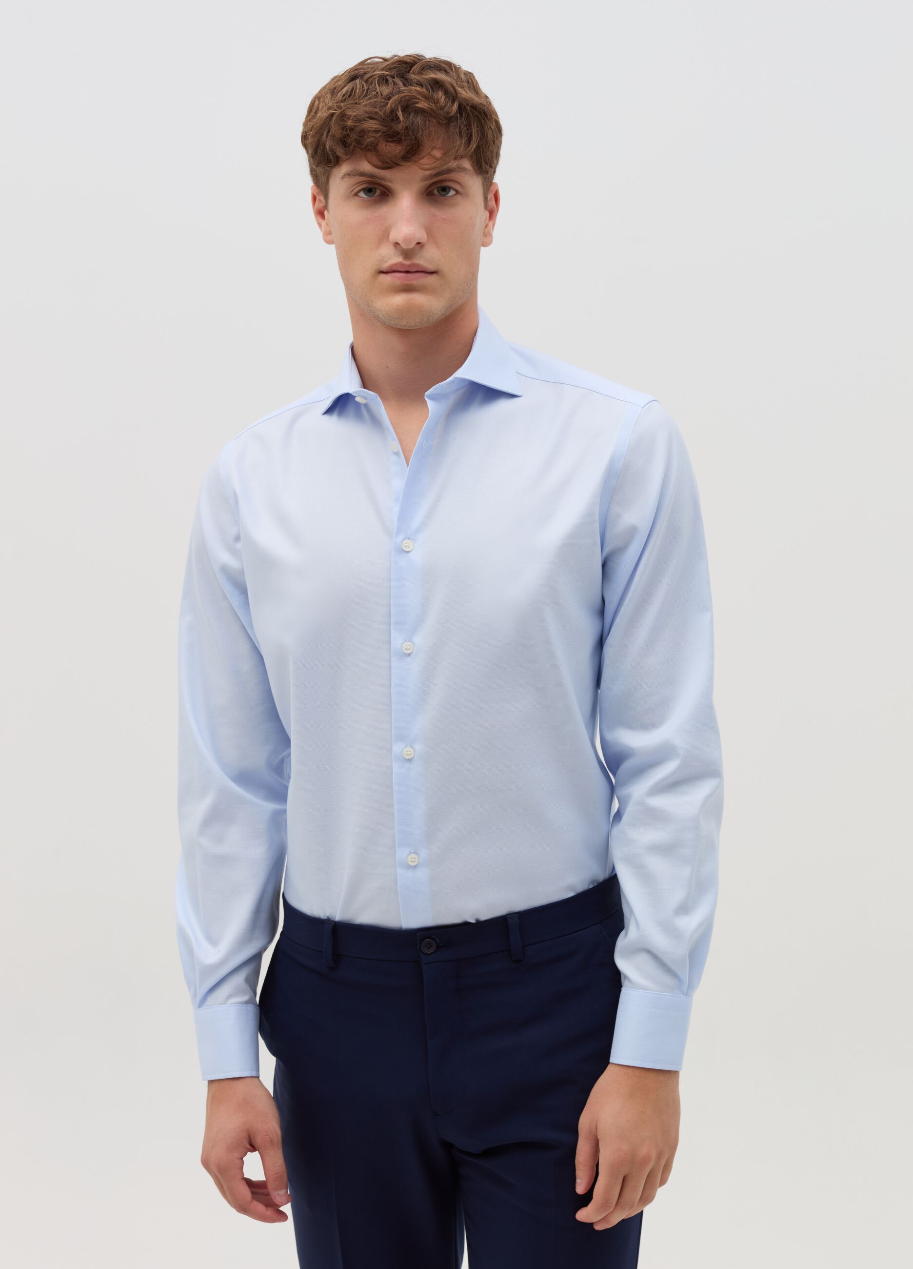 Slim-fit shirt with cut-away collar