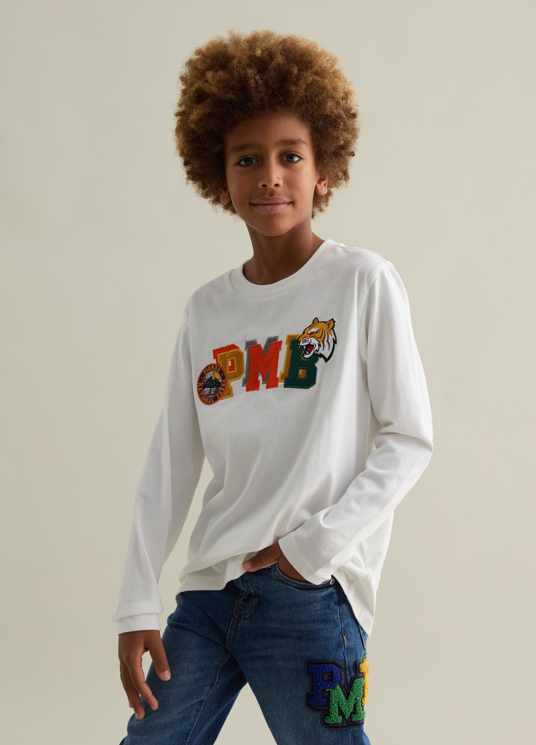 Long-sleeved T-shirt with tiger and logo patch