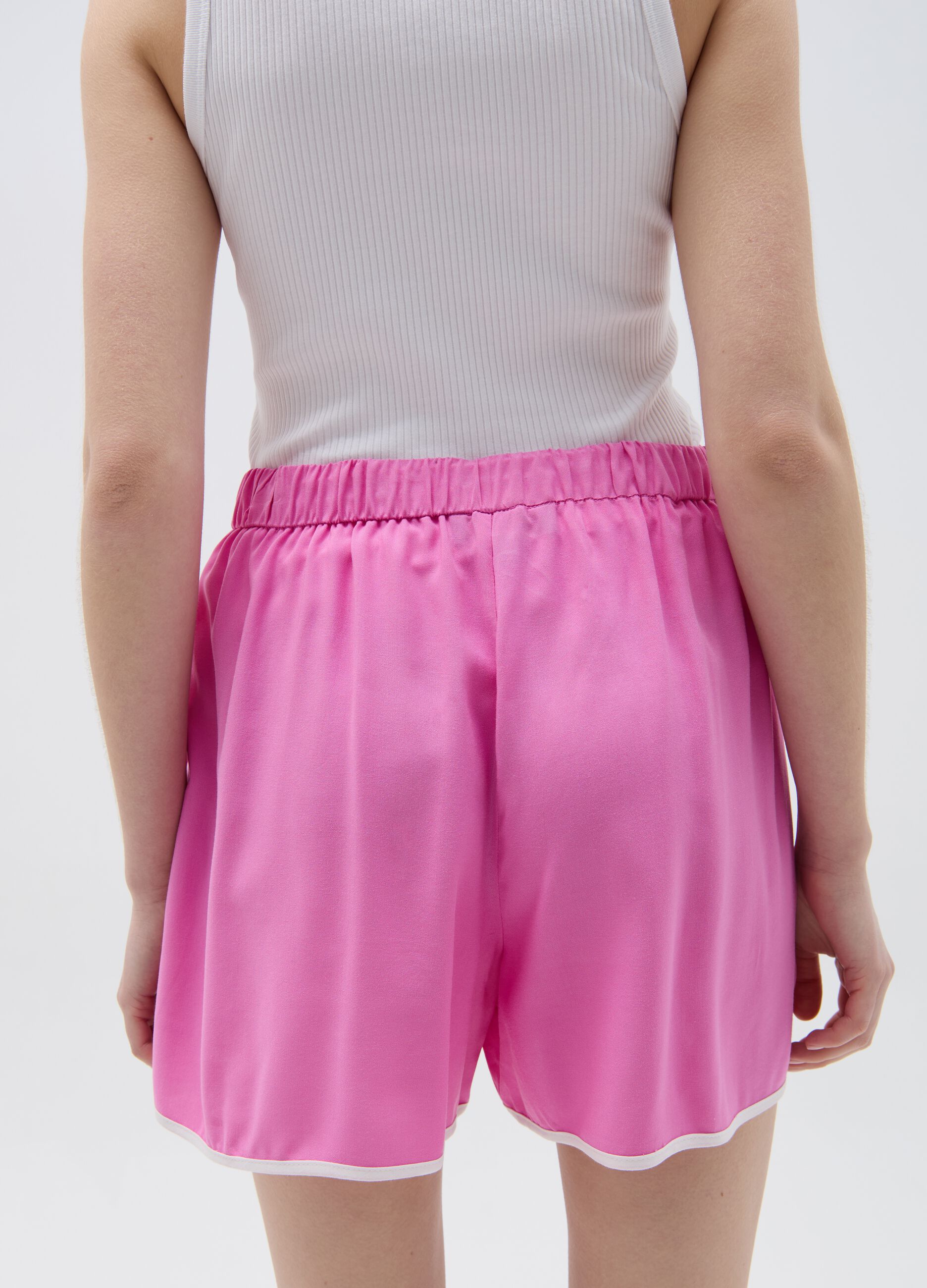 Viscose shorts with contrasting edging