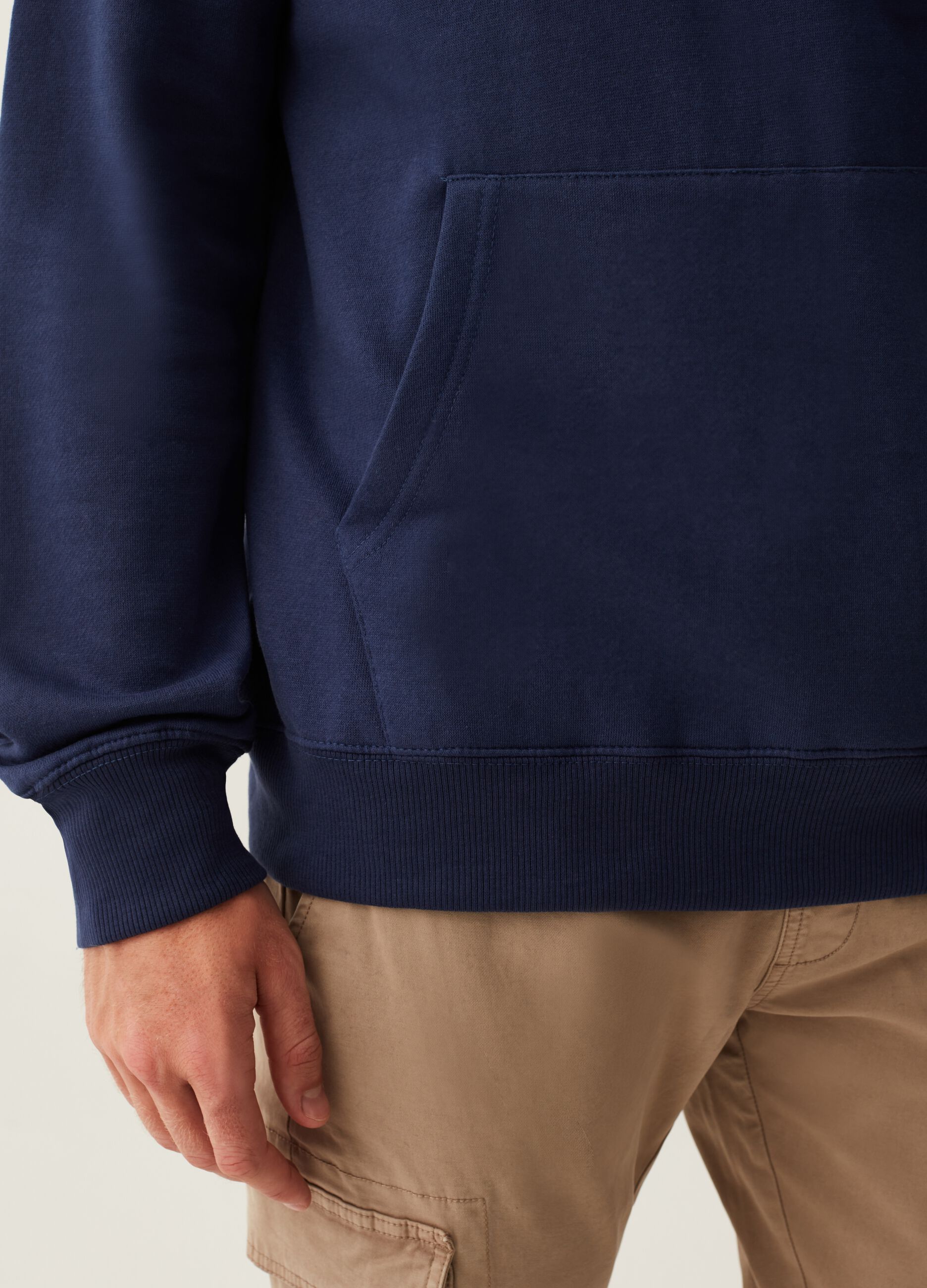 Regular-fit sweatshirt with hood