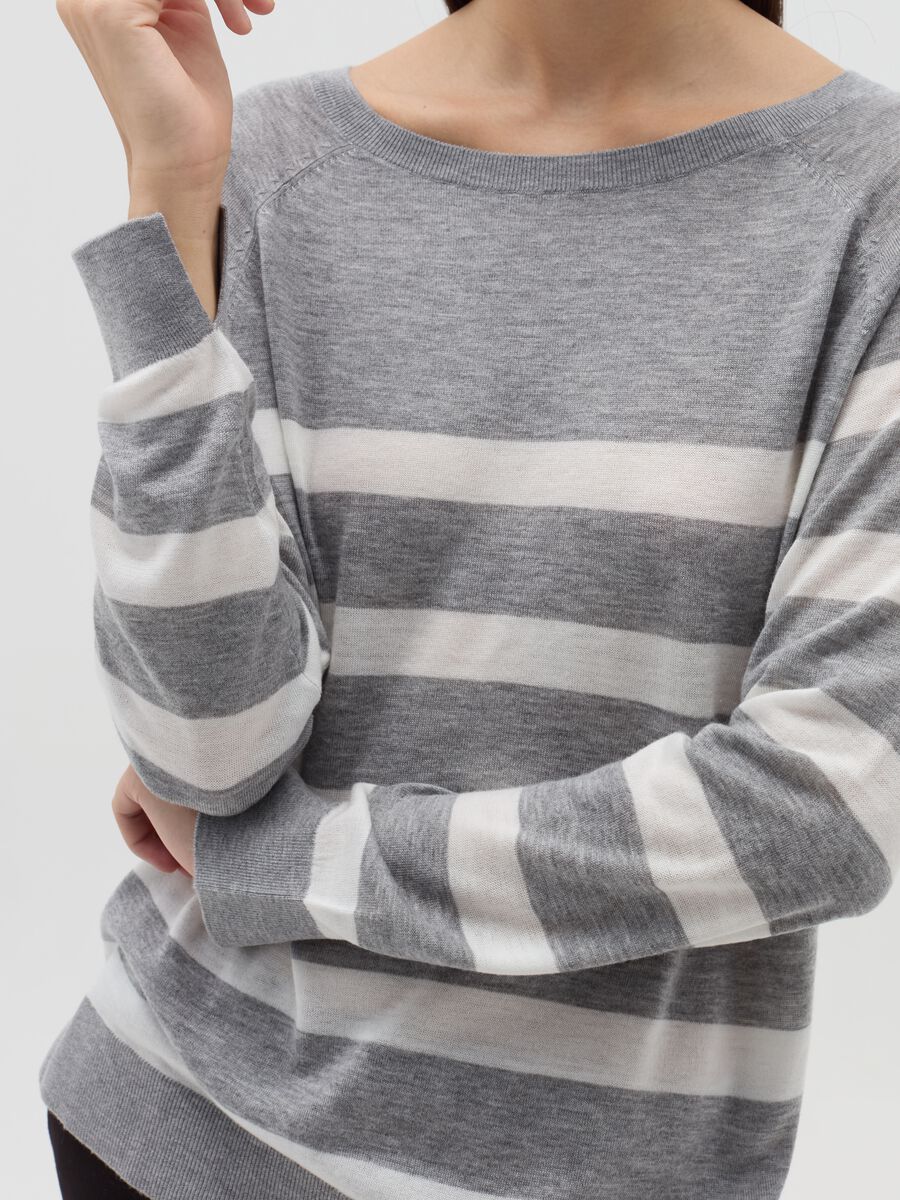 Striped top with raglan sleeves_3