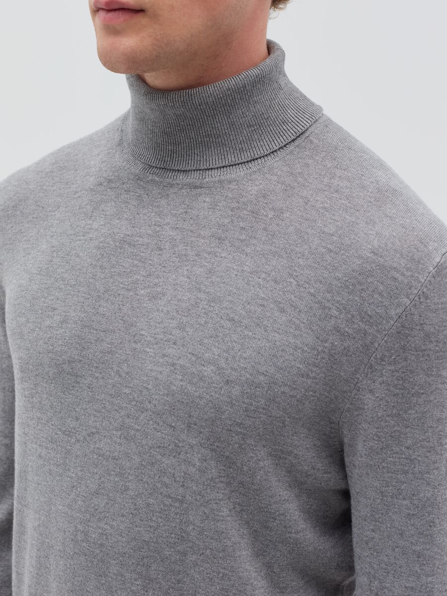 Pullover with high neck_3