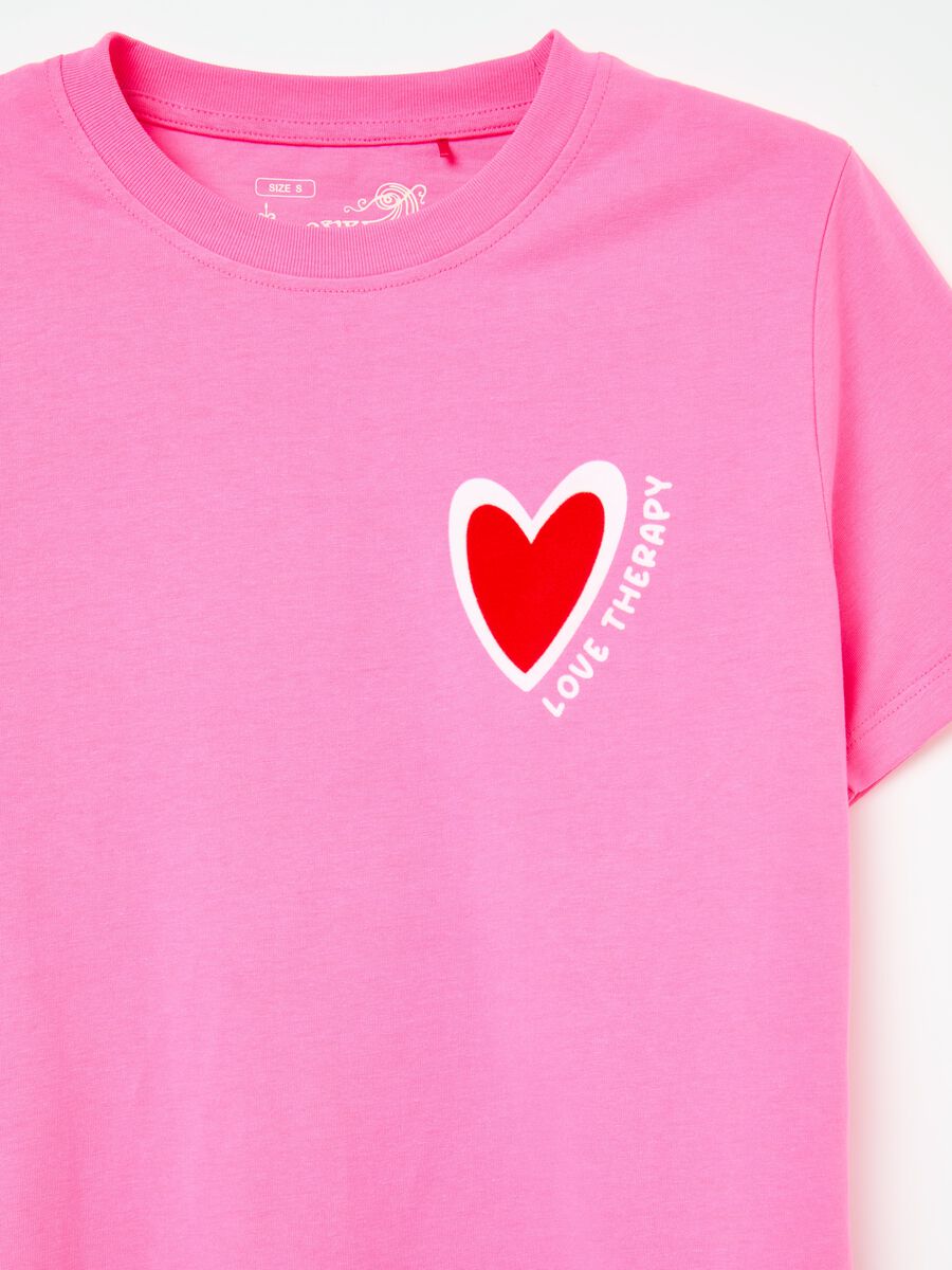 T-shirt con stampa cuore_5
