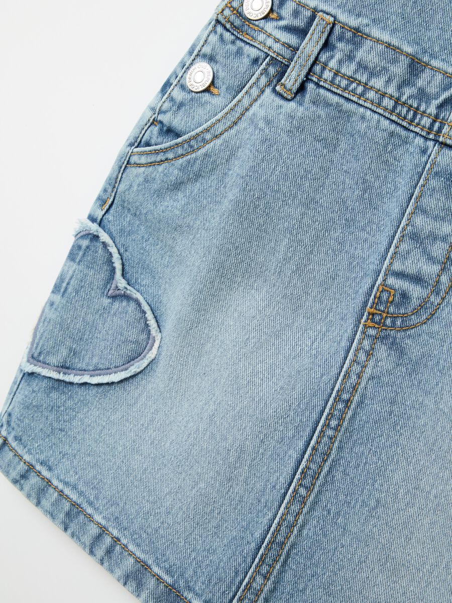 Pinafore in denim with heart embroidery_3